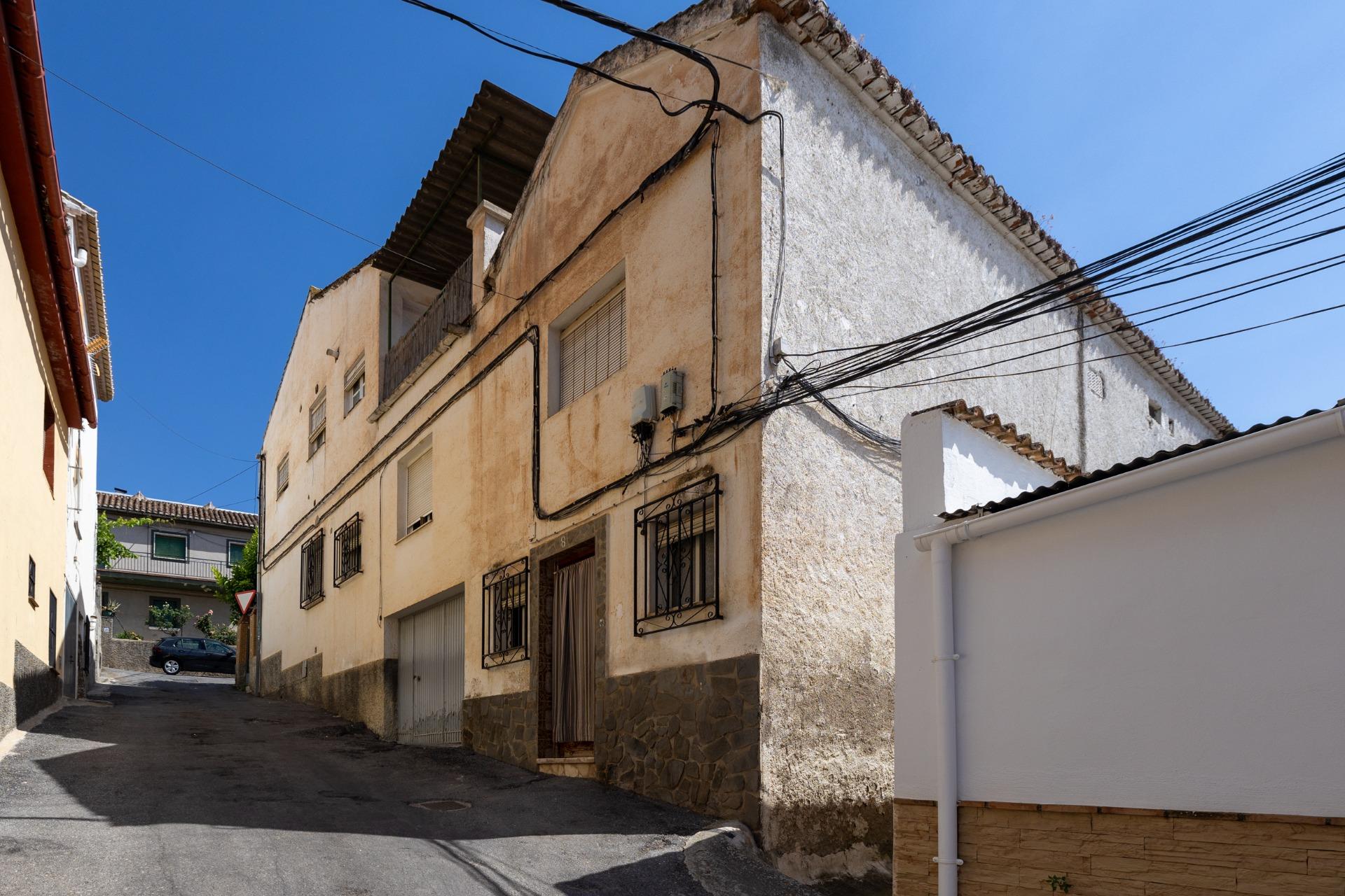 Barrio de Monachil--Casa con 3 viviendas independientes en u - foto 3