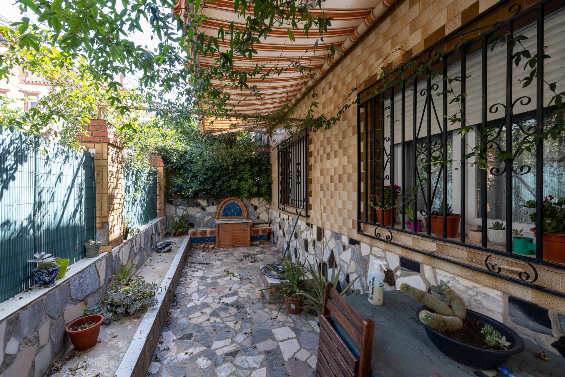 Barrio de Monachil--Casa con 3 viviendas independientes en u - foto 4