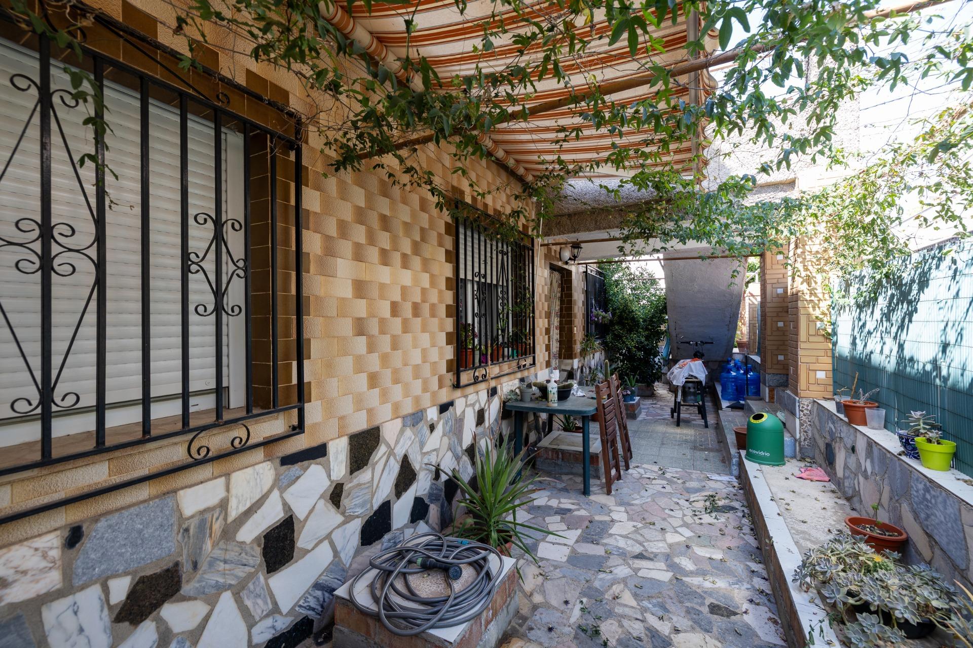 Barrio de Monachil--Casa con 3 viviendas independientes en u - foto 5