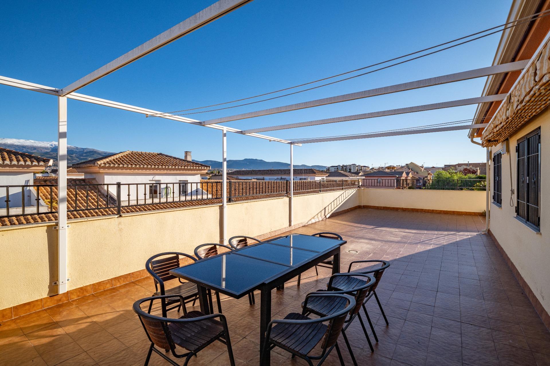 Ático en Armilla con Amplia Terraza y Vistas a Sierra Nevada - foto 11