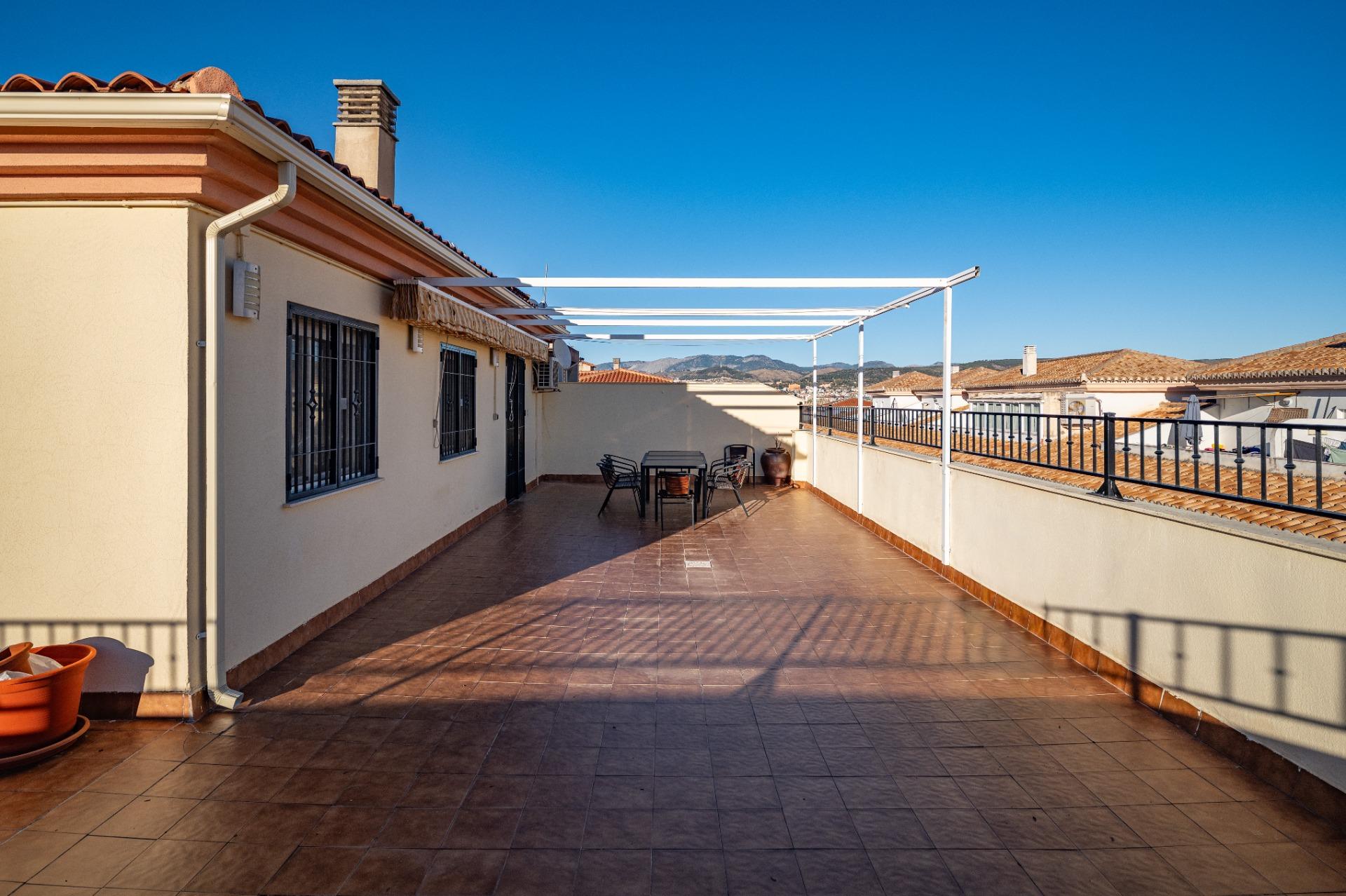 Ático en Armilla con Amplia Terraza y Vistas a Sierra Nevada - foto 12