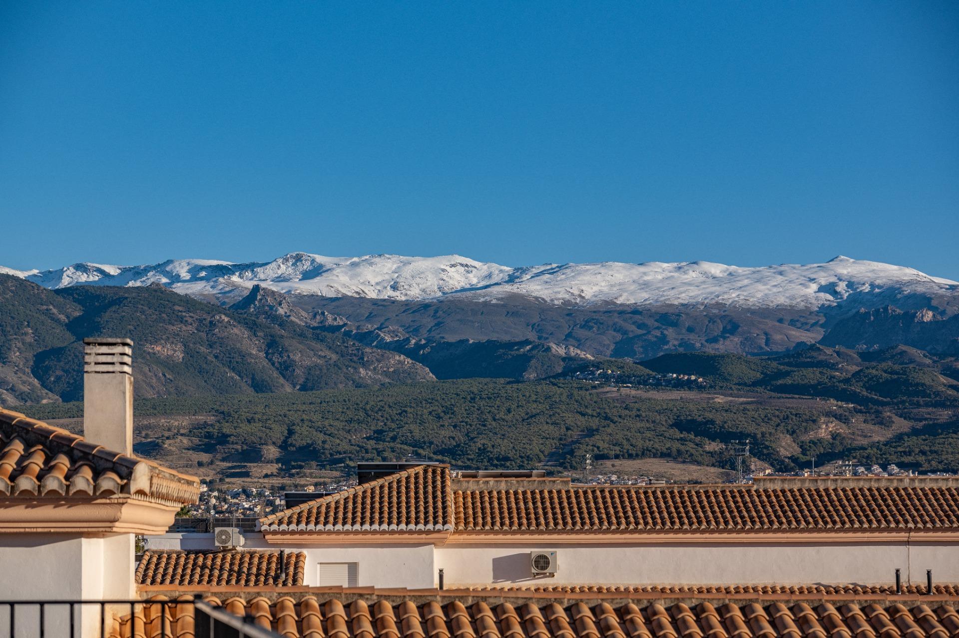 Ático en Armilla con Amplia Terraza y Vistas a Sierra Nevada - foto 14