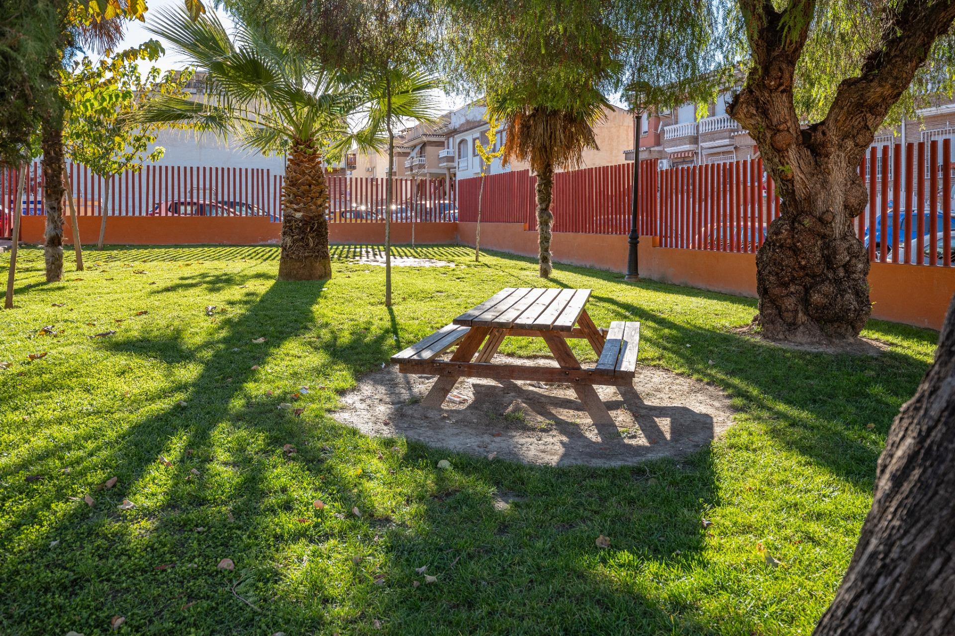 Ático en Armilla con Amplia Terraza y Vistas a Sierra Nevada - foto 17