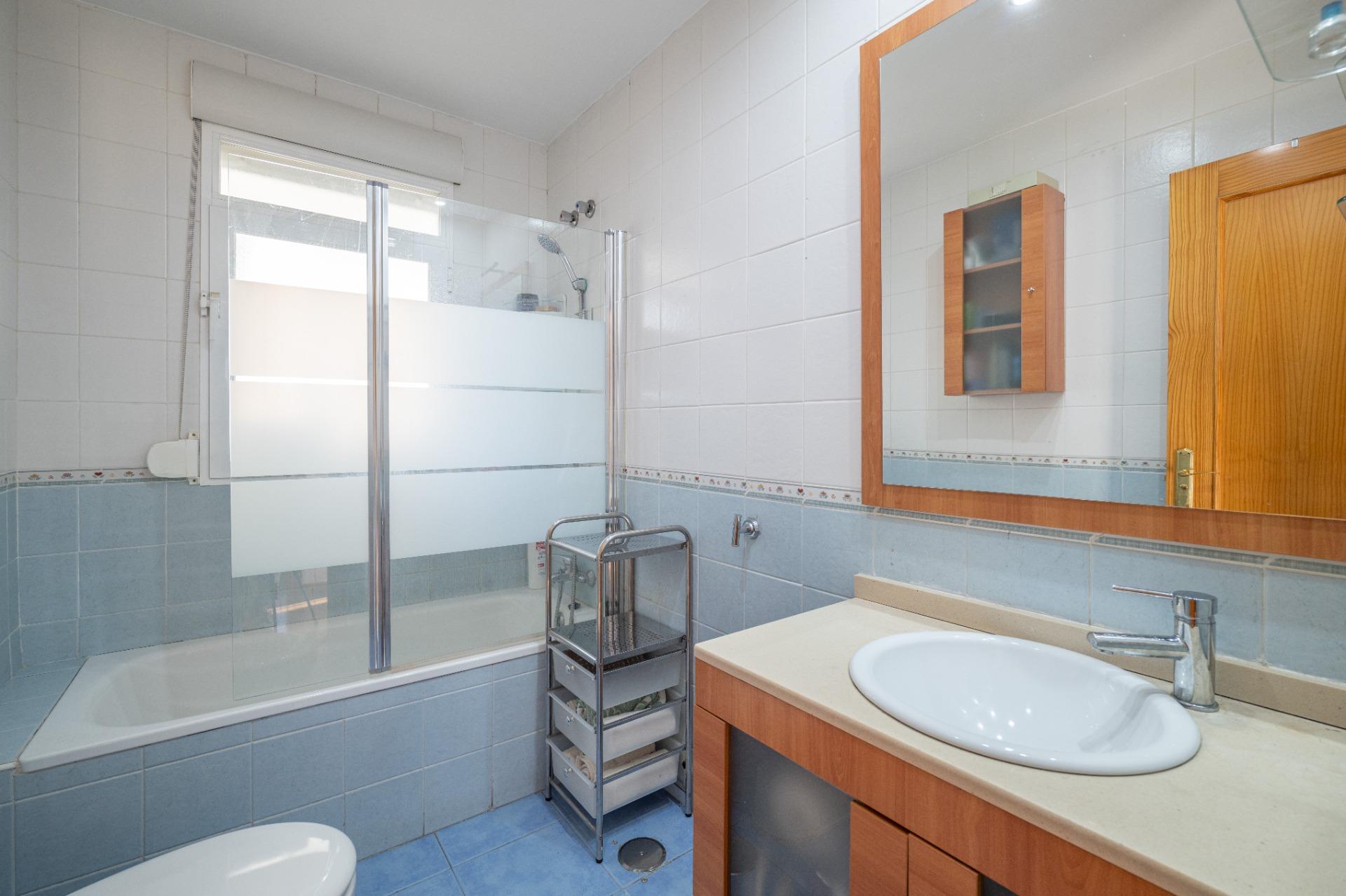 Ático en Armilla con Amplia Terraza y Vistas a Sierra Nevada - foto 40