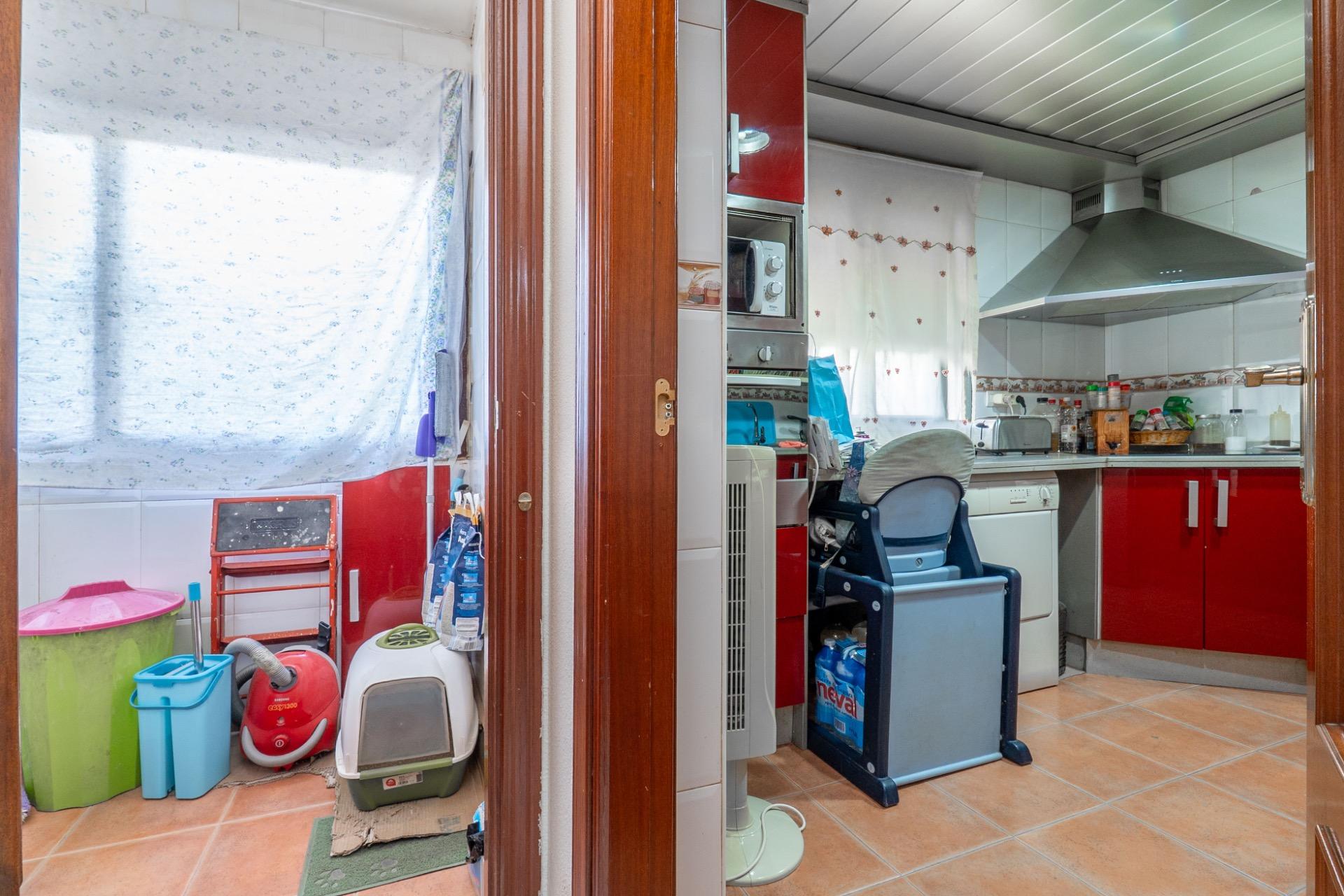 ¡MAGNIFICA CASA UNIFAMILIAR ADOSADA EN LOMALINDA, OGIJARES! - foto 13