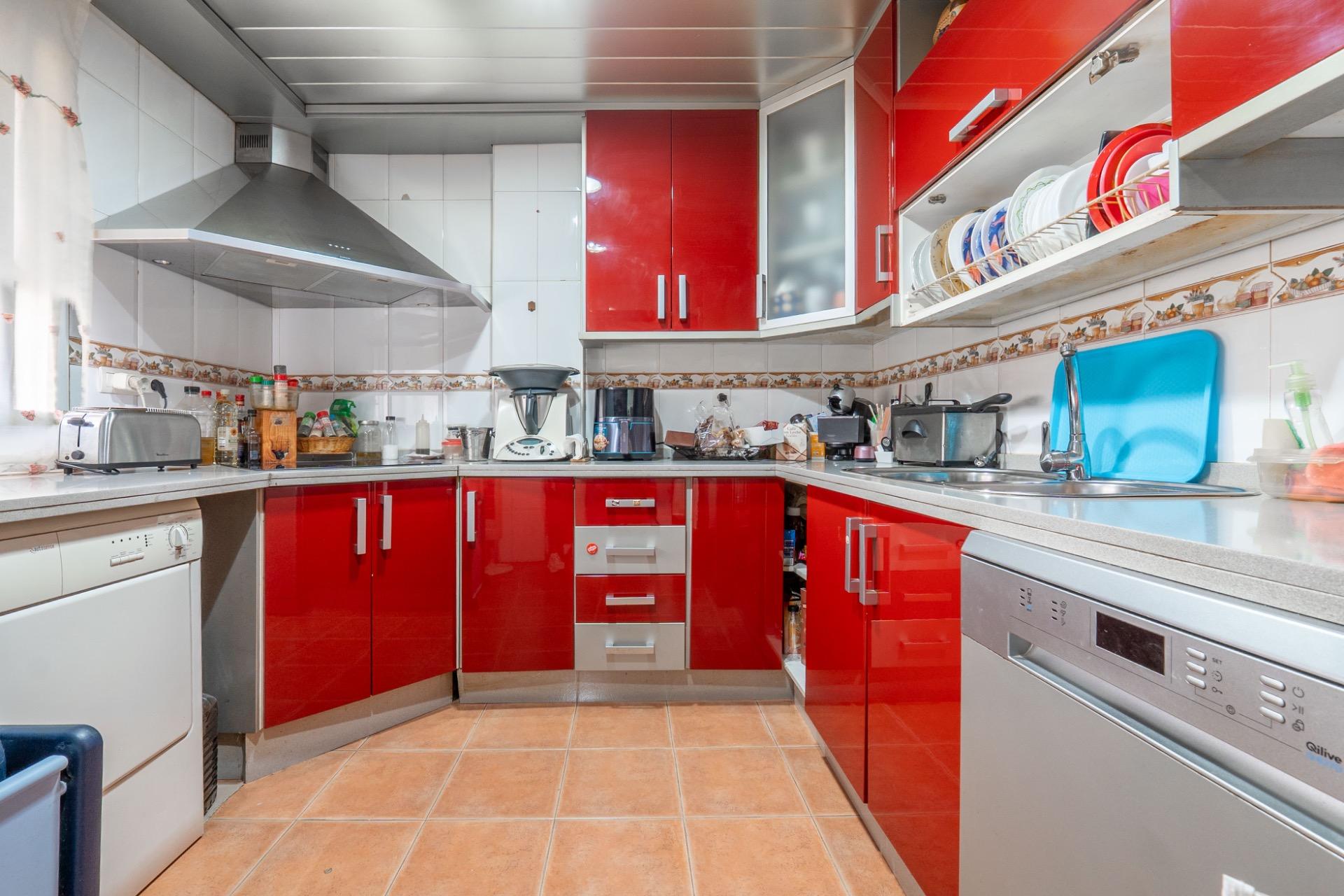 ¡MAGNIFICA CASA UNIFAMILIAR ADOSADA EN LOMALINDA, OGIJARES! - foto 14