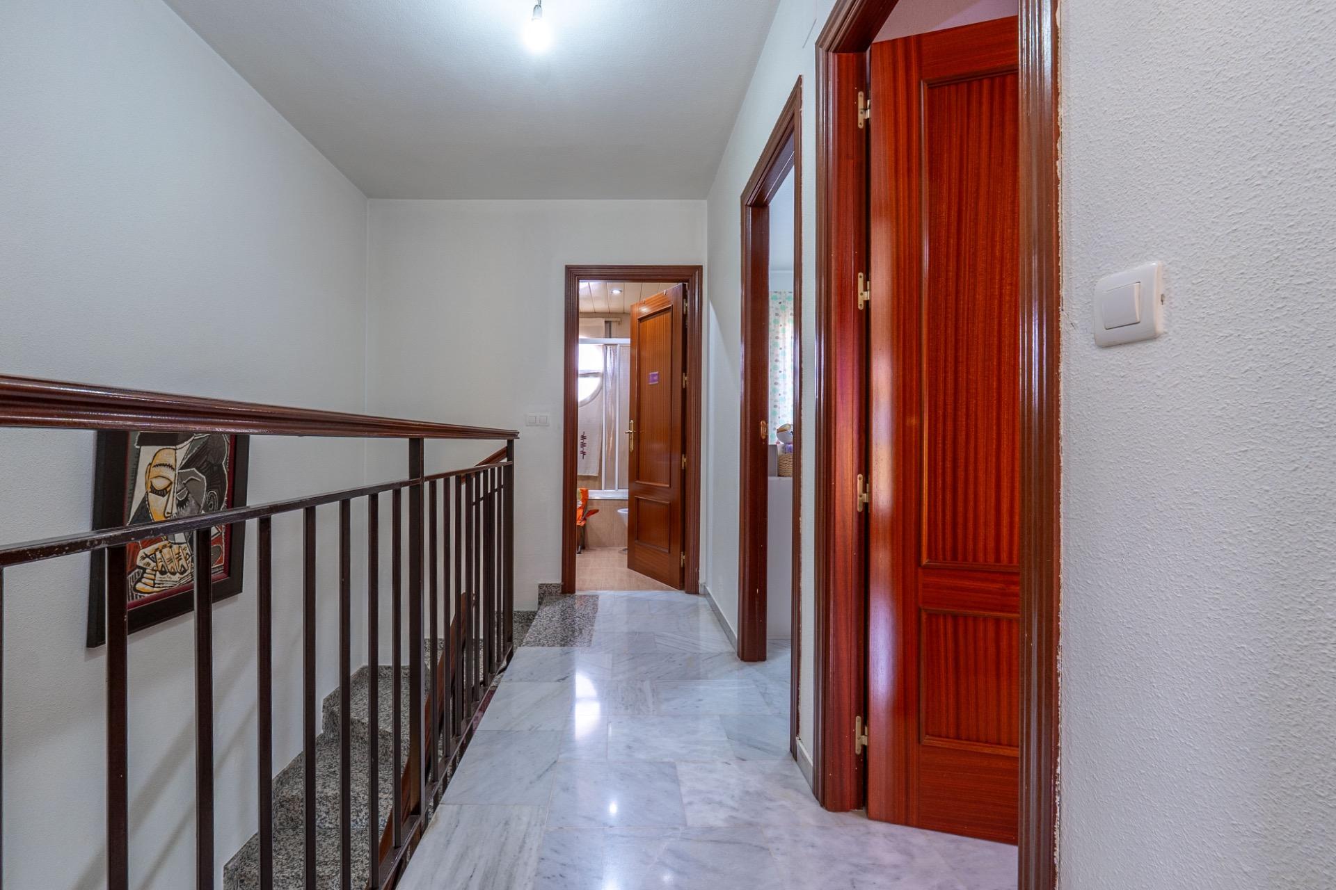 ¡MAGNIFICA CASA UNIFAMILIAR ADOSADA EN LOMALINDA, OGIJARES! - foto 22