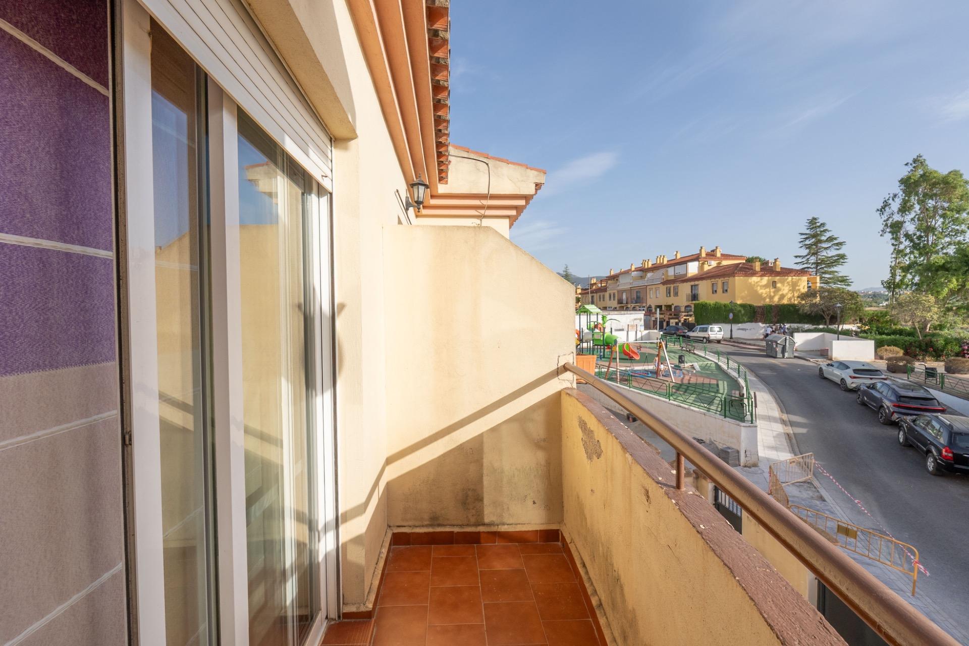 ¡MAGNIFICA CASA UNIFAMILIAR ADOSADA EN LOMALINDA, OGIJARES! - foto 25