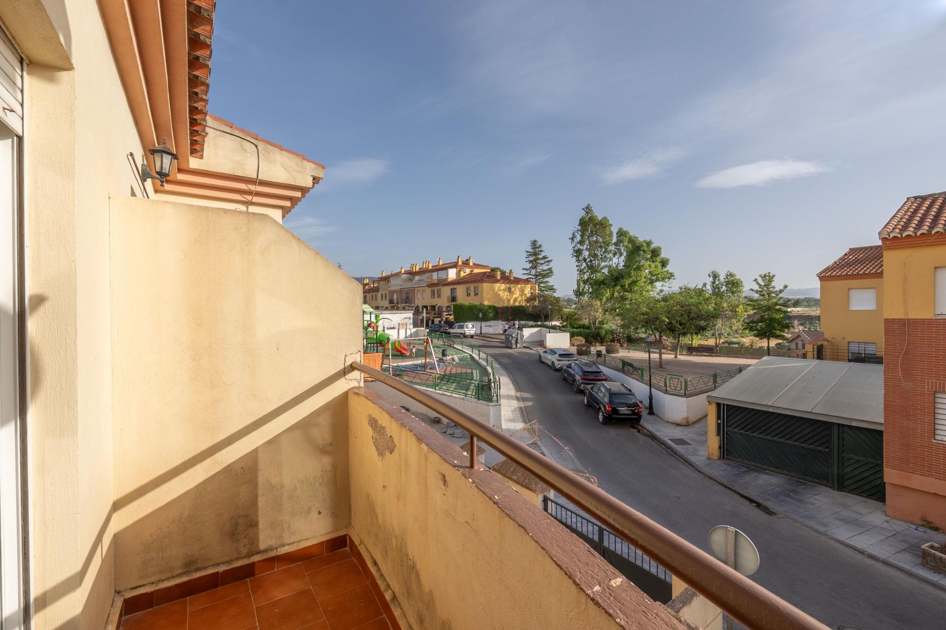 ¡MAGNIFICA CASA UNIFAMILIAR ADOSADA EN LOMALINDA, OGIJARES! - foto 26
