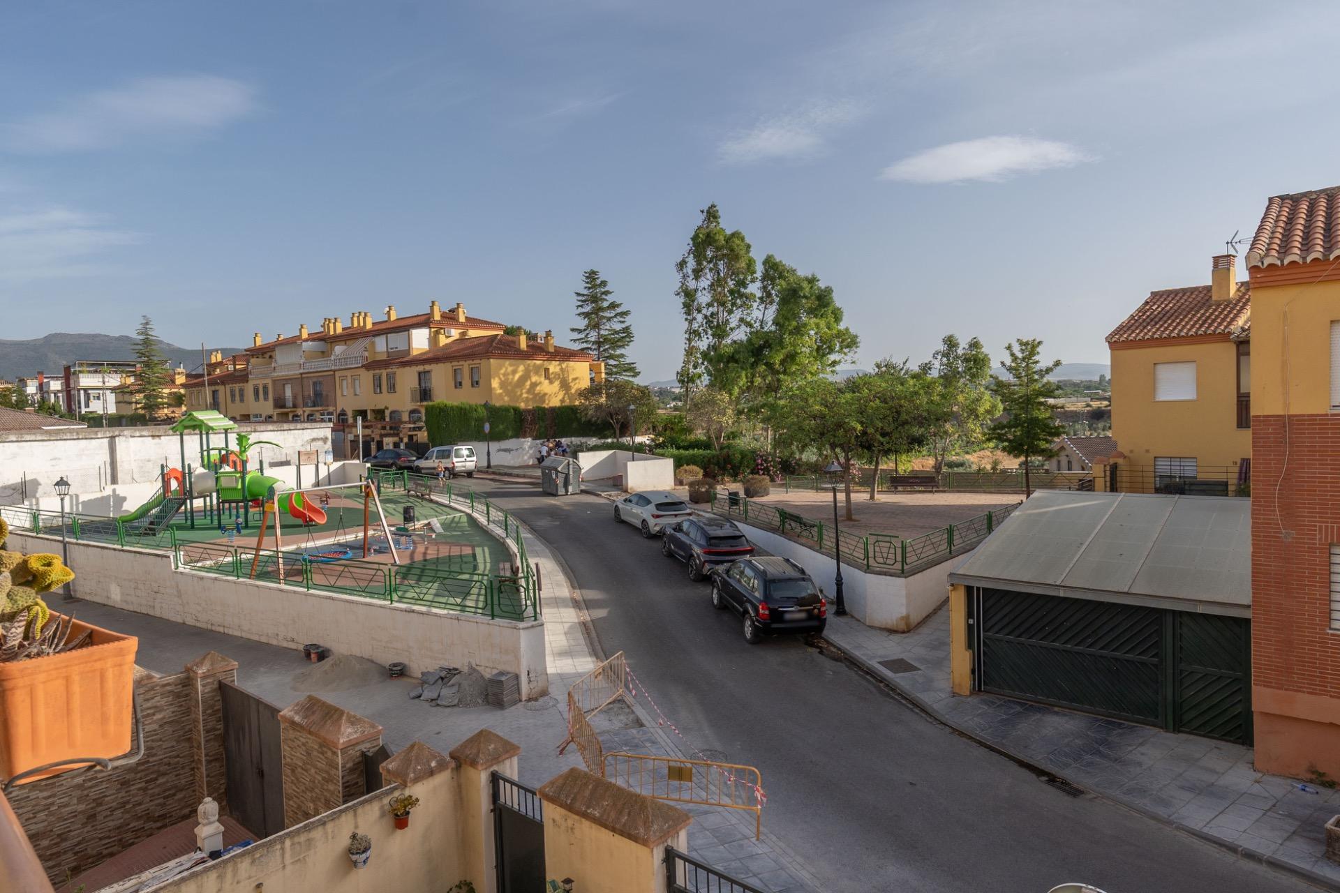 ¡MAGNIFICA CASA UNIFAMILIAR ADOSADA EN LOMALINDA, OGIJARES! - foto 28