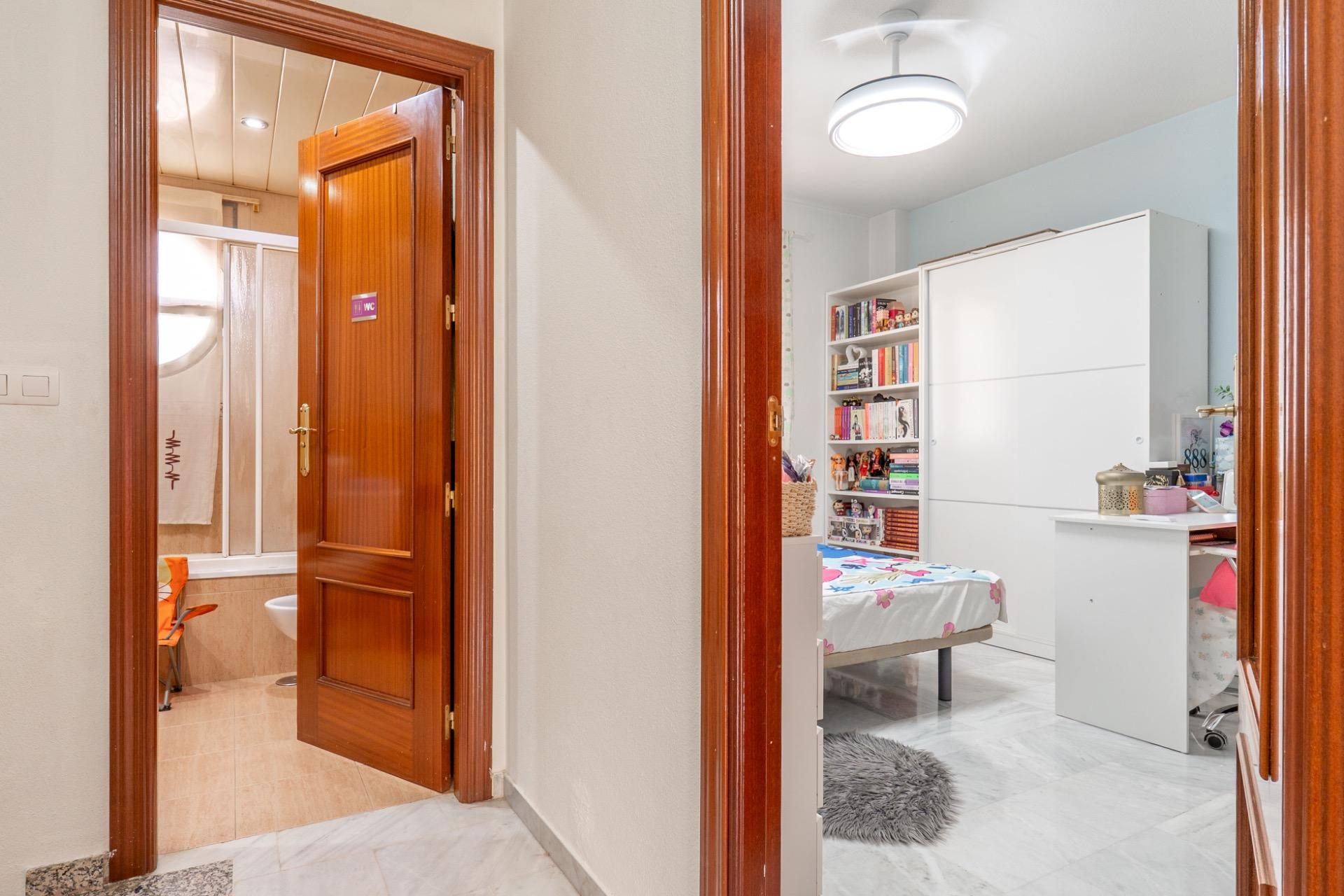 ¡MAGNIFICA CASA UNIFAMILIAR ADOSADA EN LOMALINDA, OGIJARES! - foto 31