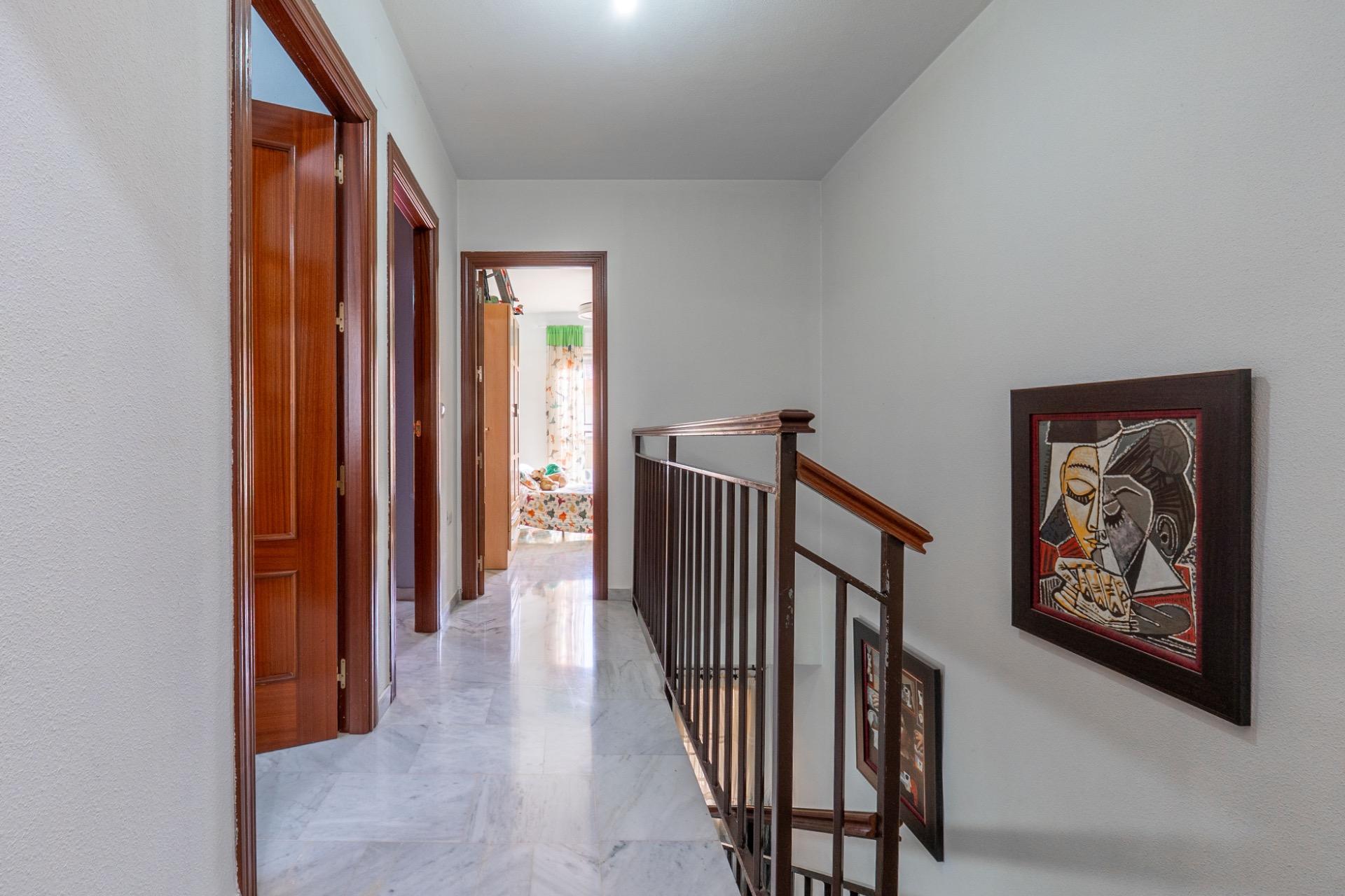 ¡MAGNIFICA CASA UNIFAMILIAR ADOSADA EN LOMALINDA, OGIJARES! - foto 38