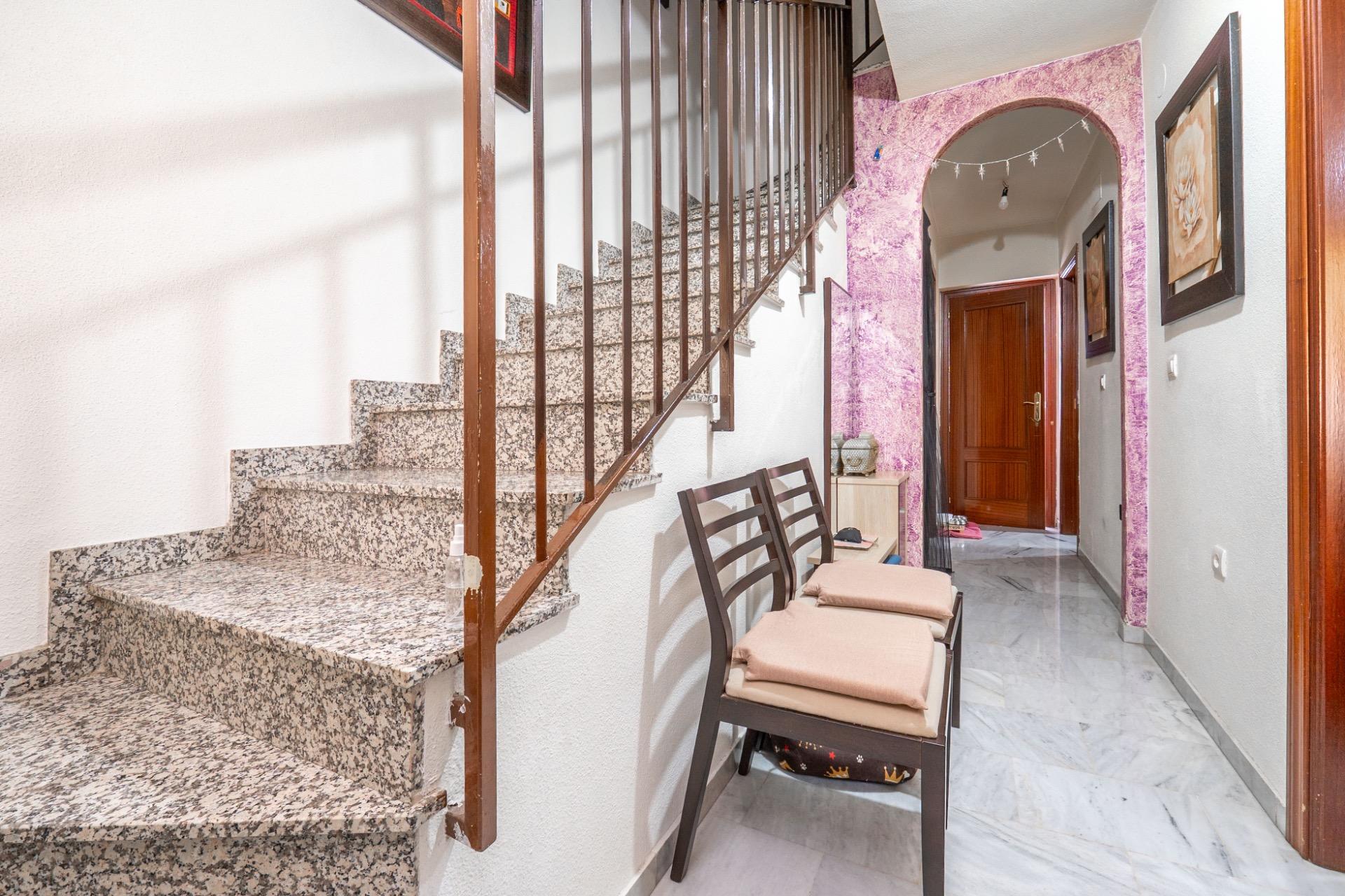¡MAGNIFICA CASA UNIFAMILIAR ADOSADA EN LOMALINDA, OGIJARES! - foto 6