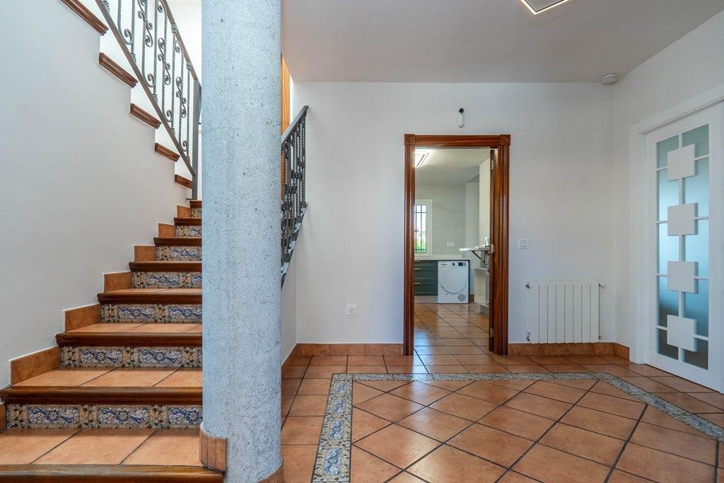 Espectacular casa en Nueva Otura - foto 2