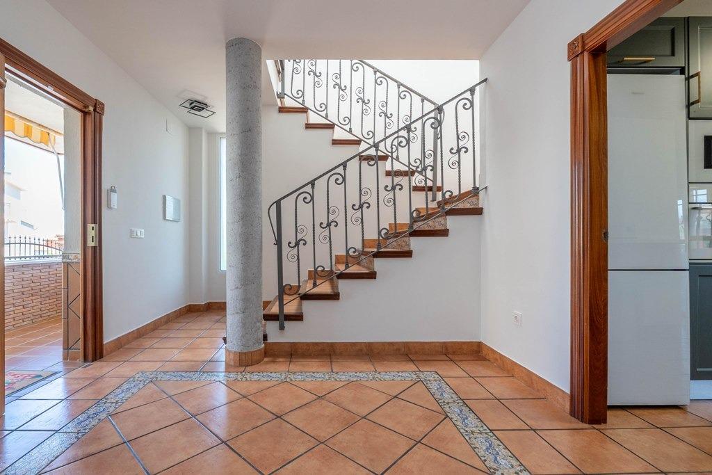 Espectacular casa en Nueva Otura - foto 13