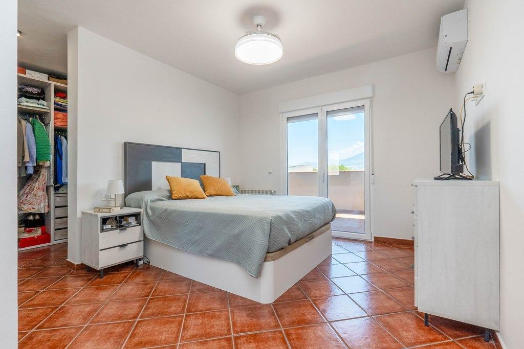 Espectacular casa en Nueva Otura - foto 30