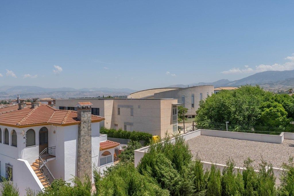 Espectacular casa en Nueva Otura - foto 36