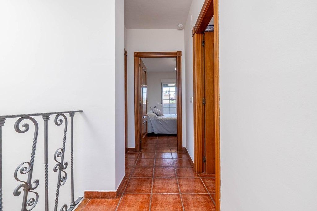 Espectacular casa en Nueva Otura - foto 48