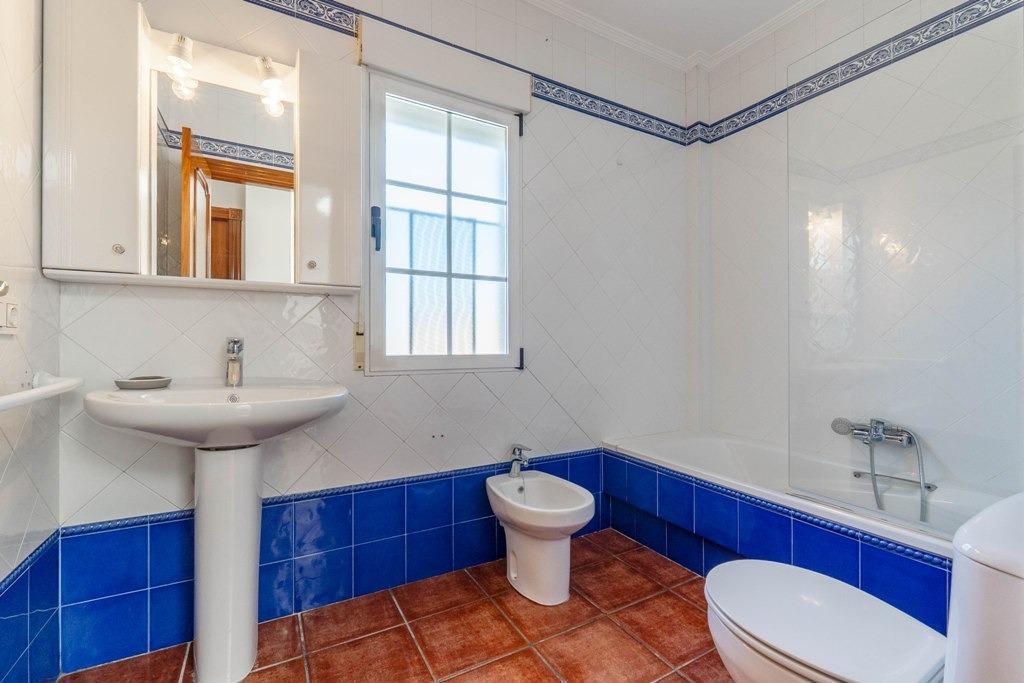 Espectacular casa en Nueva Otura - foto 49