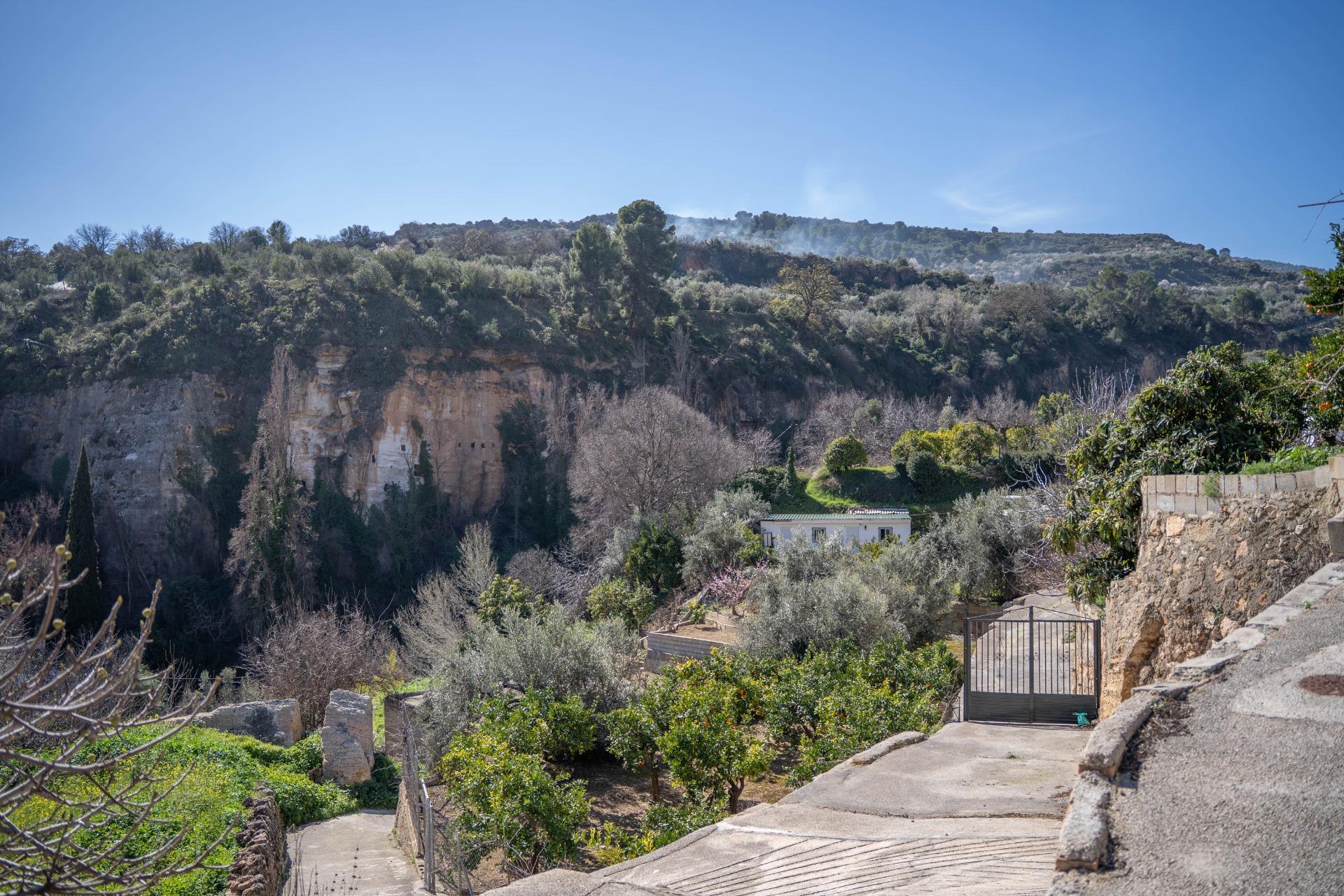 Casa en Albuñuelas con 5 dormitorios y preciosas vistas al V - foto 4