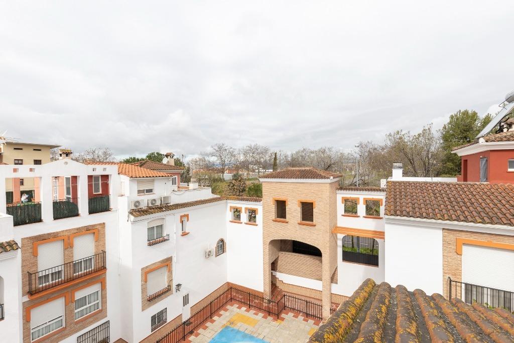 Casa adosada en urbanización con piscina junto al Ferial - foto 19