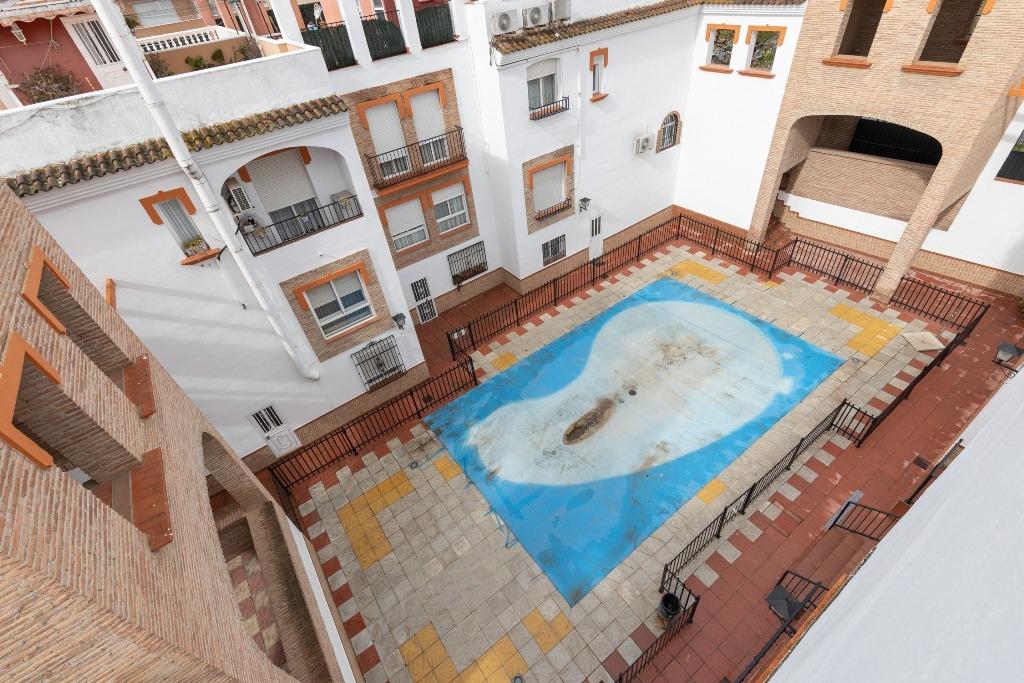 Casa adosada en urbanización con piscina junto al Ferial - foto 20