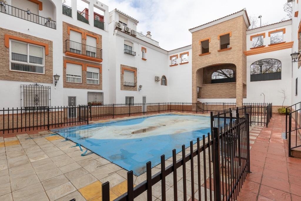 Casa adosada en urbanización con piscina junto al Ferial - foto 28