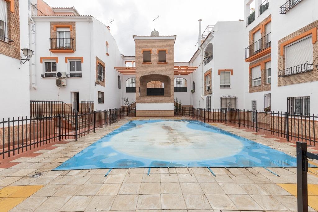Casa adosada en urbanización con piscina junto al Ferial - foto 29