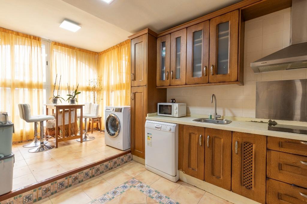 Casa adosada en urbanización con piscina junto al Ferial - foto 35