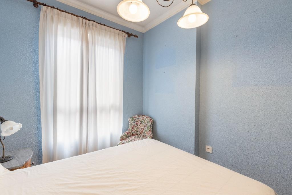 Casa adosada en urbanización con piscina junto al Ferial - foto 6