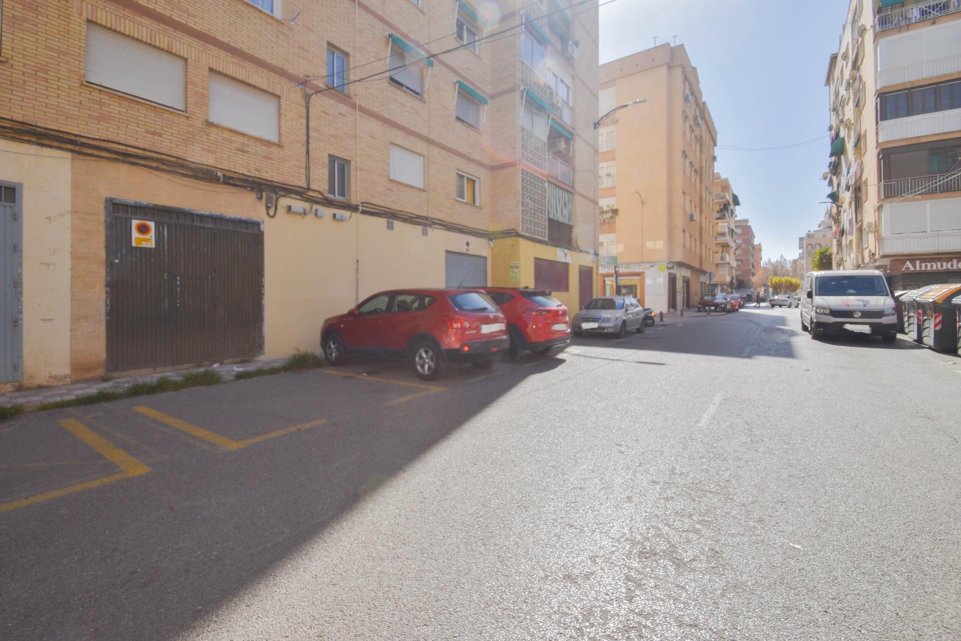 LOCAL/GARAJE EN CALLE INGENIERO SANTACRUZ- ZONA ZAIDIN - foto 2