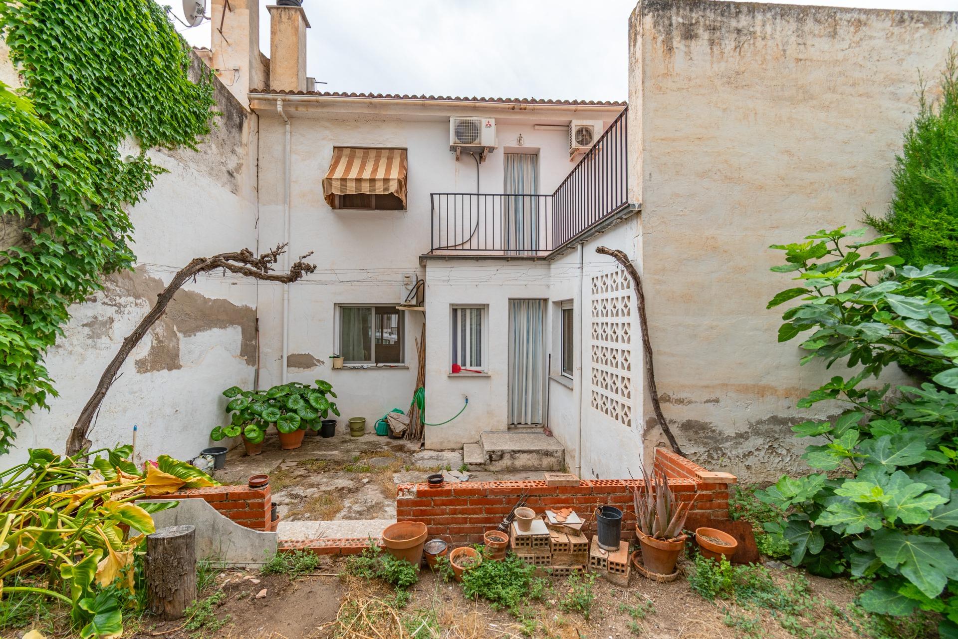 Casa en La Zubia con amplio patio y tres dormitorios. - foto 22