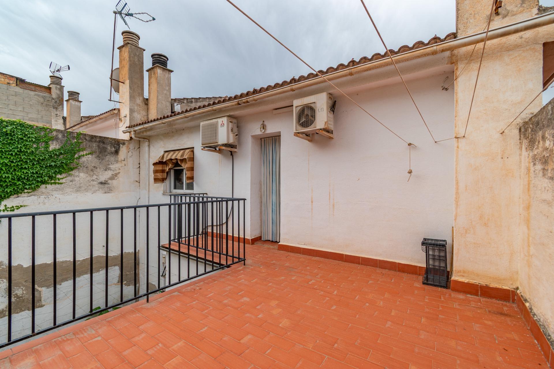 Casa en La Zubia con amplio patio y tres dormitorios. - foto 43