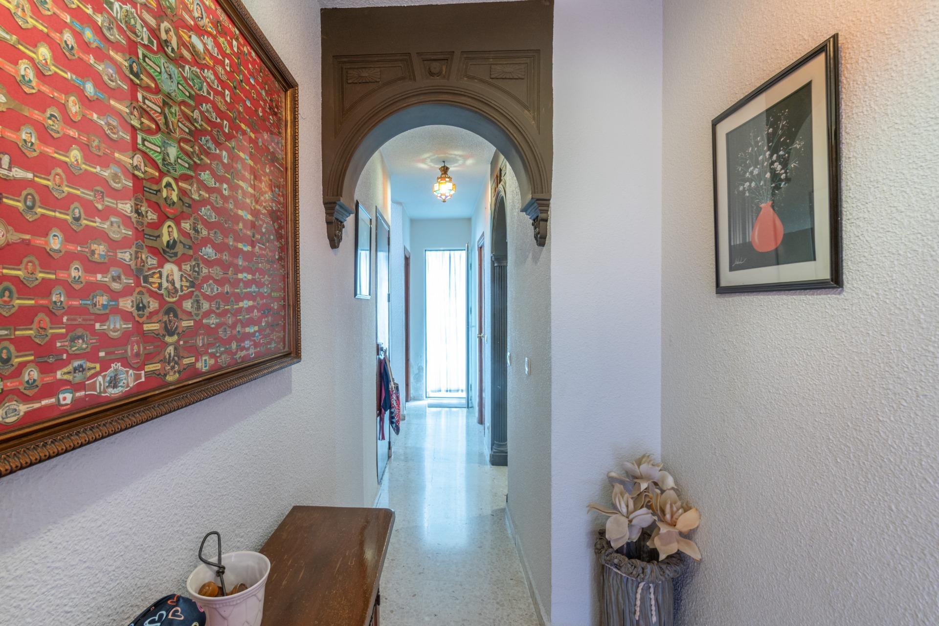 Casa en La Zubia con amplio patio y tres dormitorios. - foto 8