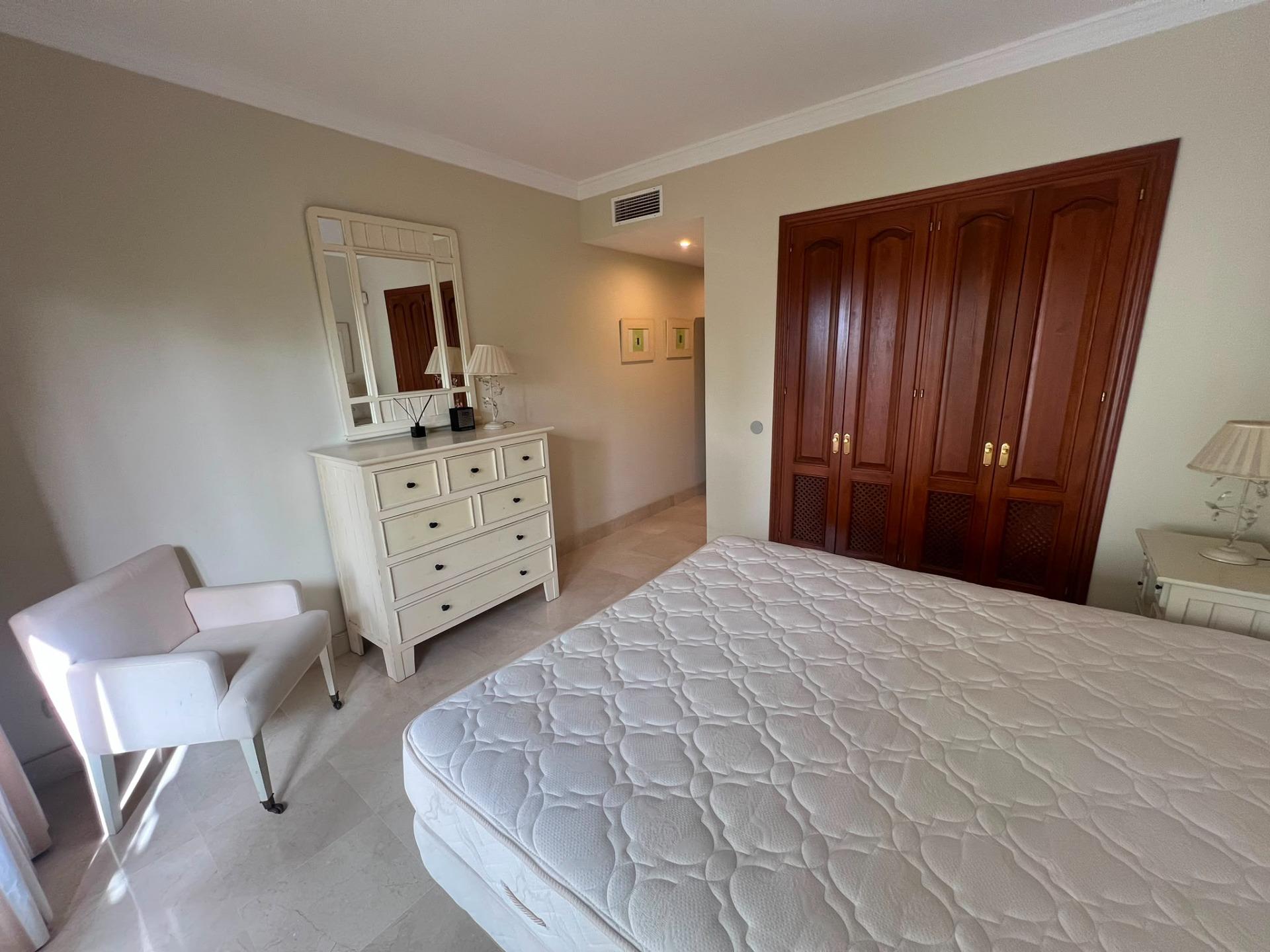 Fabuloso apartamento en planta baja, en una de las urbanizac - foto 9