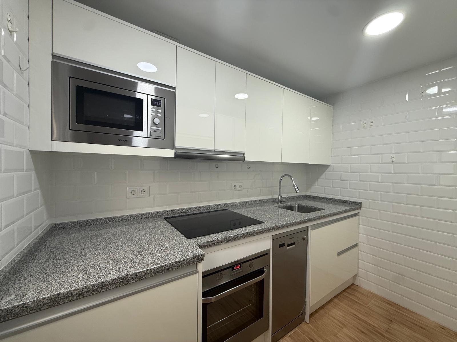 Oportunidad única: Apartamento reformado en Mérida, zona María Auxiliadora por solo €79,500