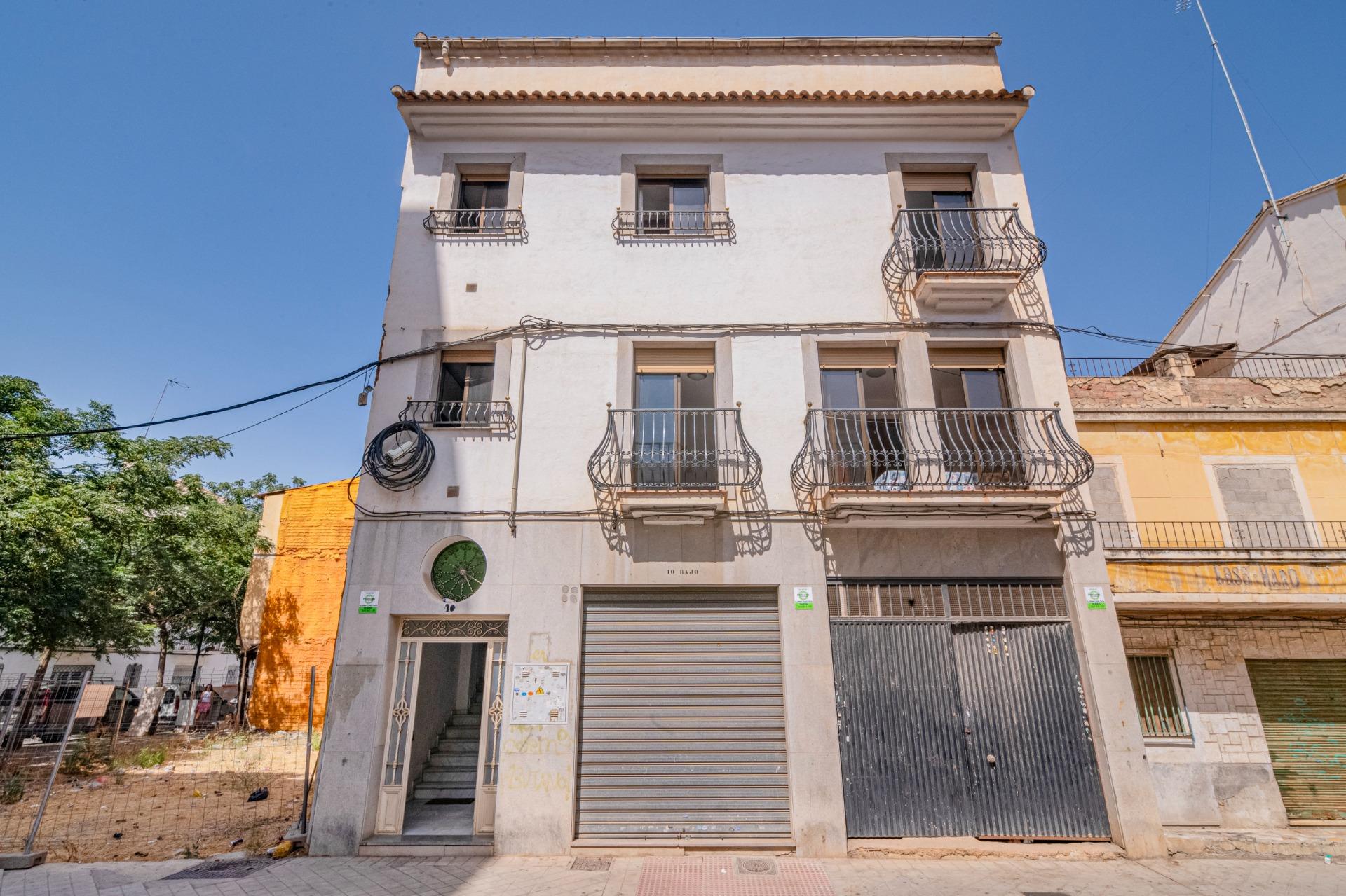 Amplio Chalet en Zaidín, Granada - Oportunidad de Inversión