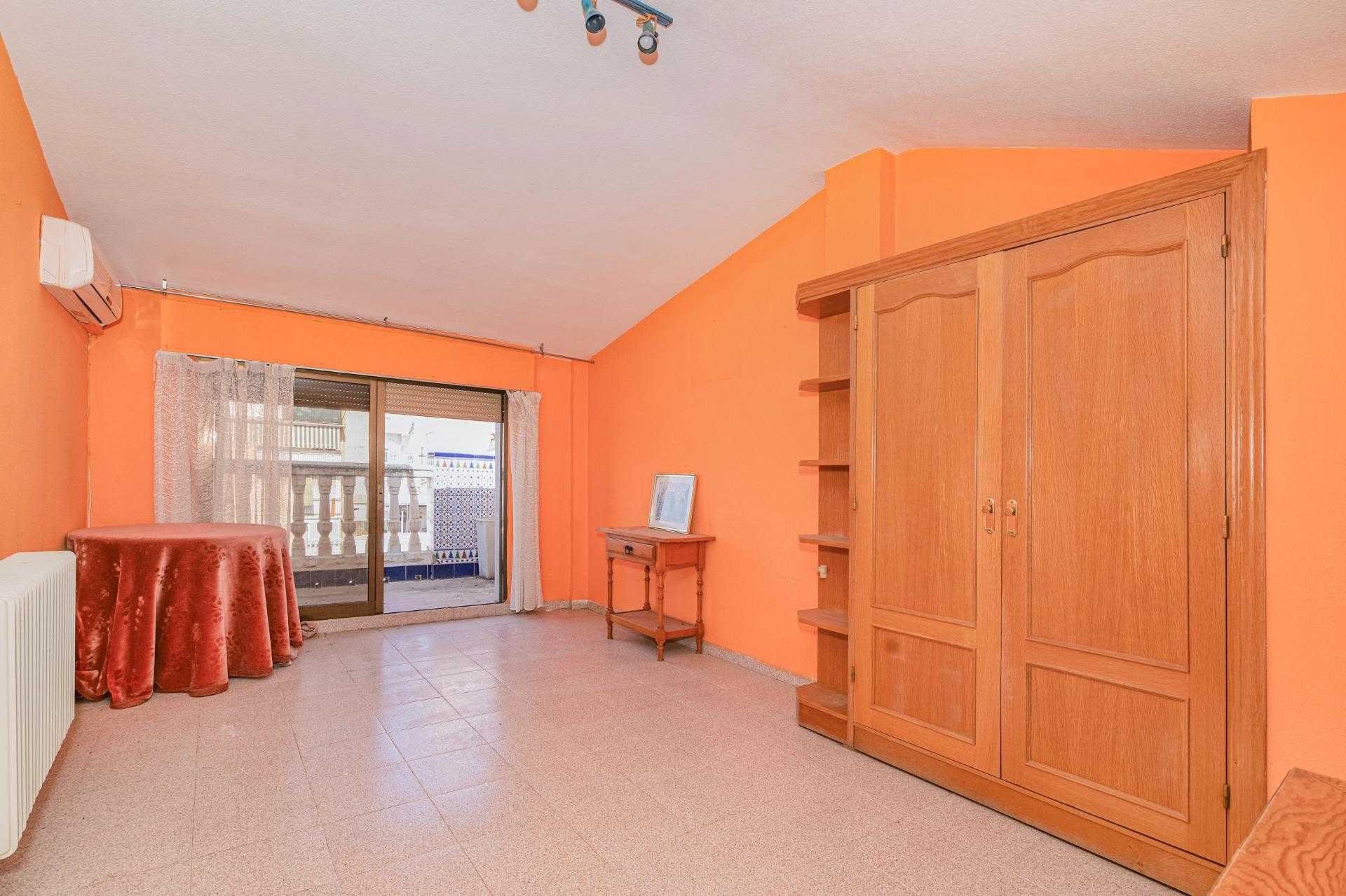 Amplio Chalet en Zaidín, Granada - Oportunidad de Inversión - foto 2
