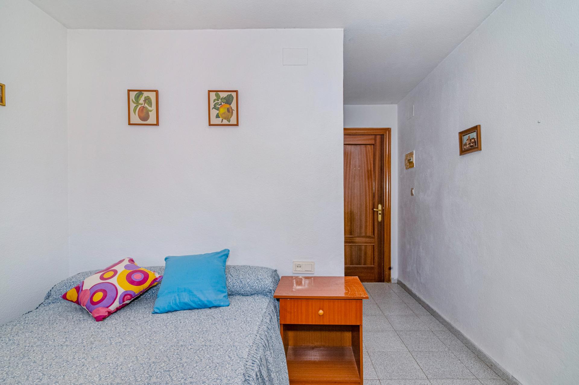 Amplio Chalet en Zaidín, Granada - Oportunidad de Inversión - foto 14