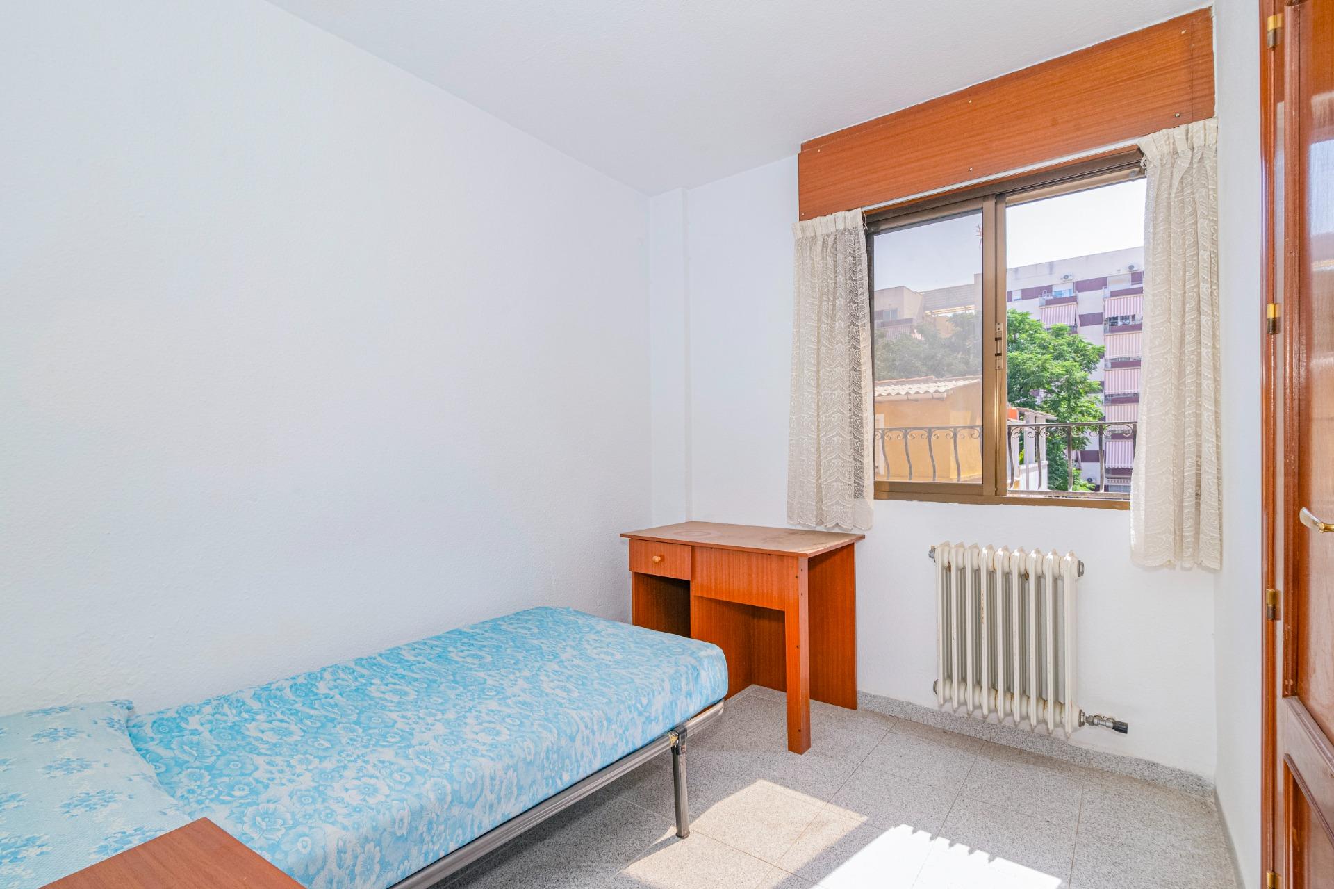 Amplio Chalet en Zaidín, Granada - Oportunidad de Inversión - foto 16