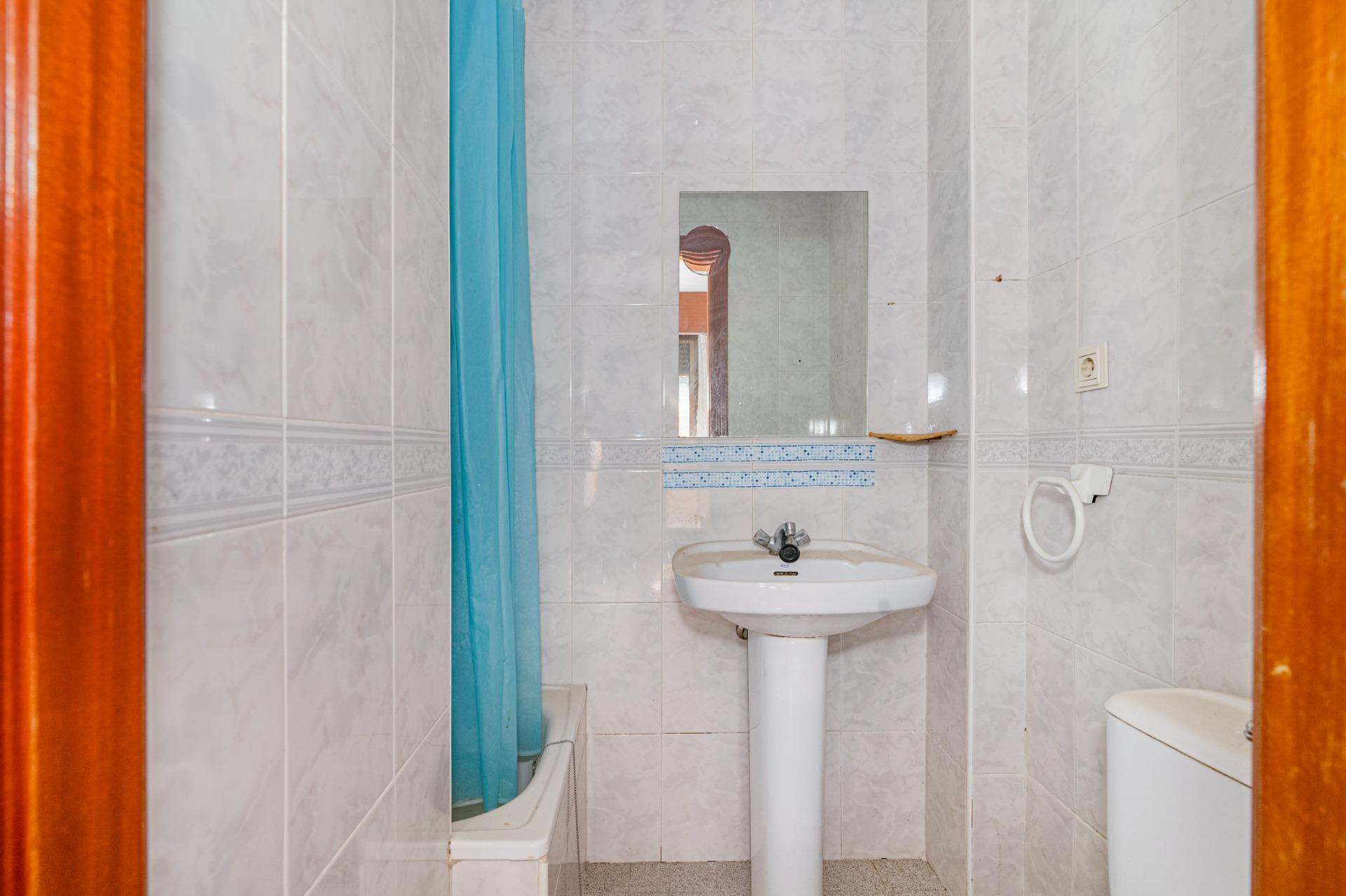 Amplio Chalet en Zaidín, Granada - Oportunidad de Inversión - foto 21