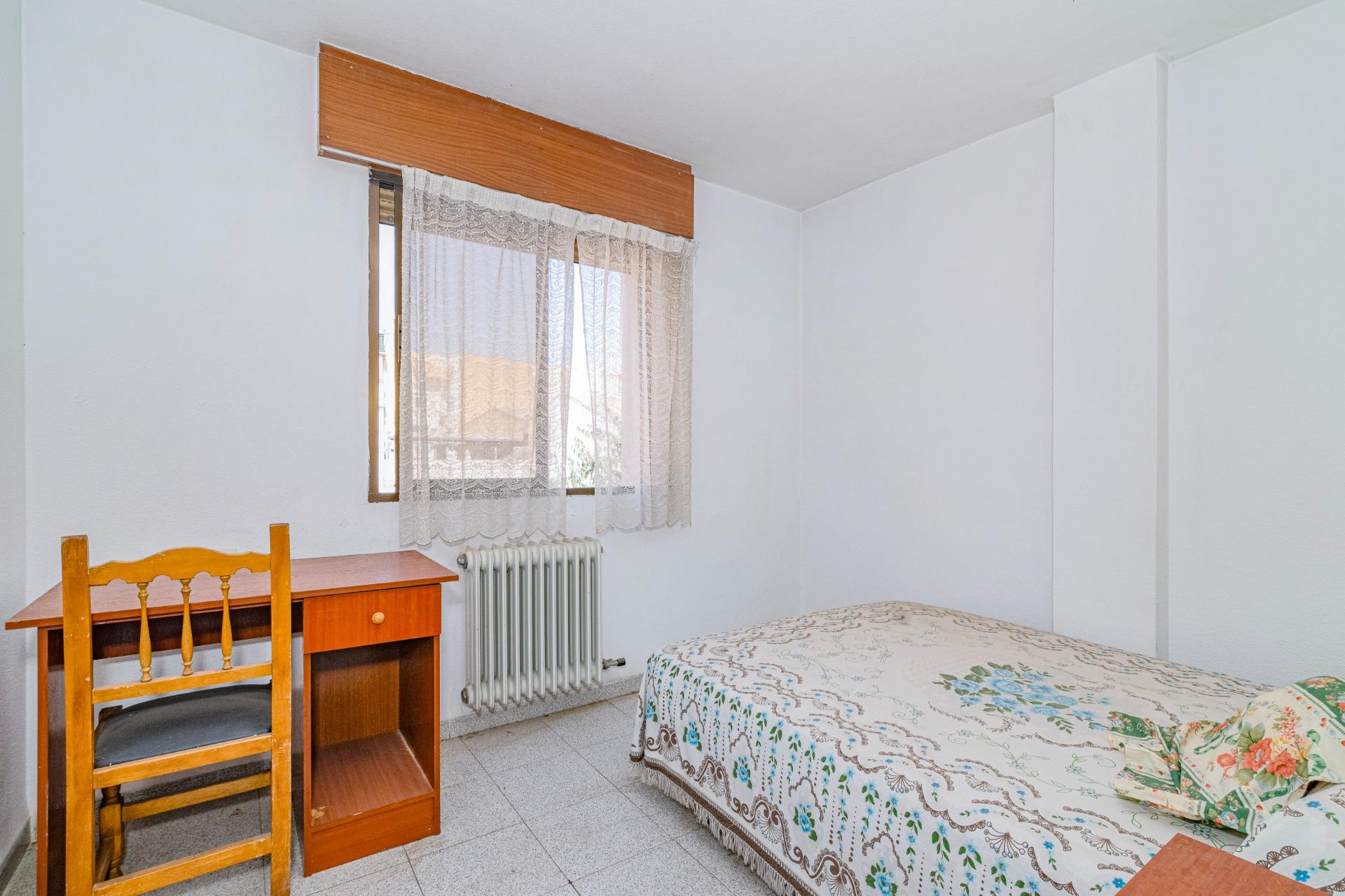 Amplio Chalet en Zaidín, Granada - Oportunidad de Inversión - foto 23