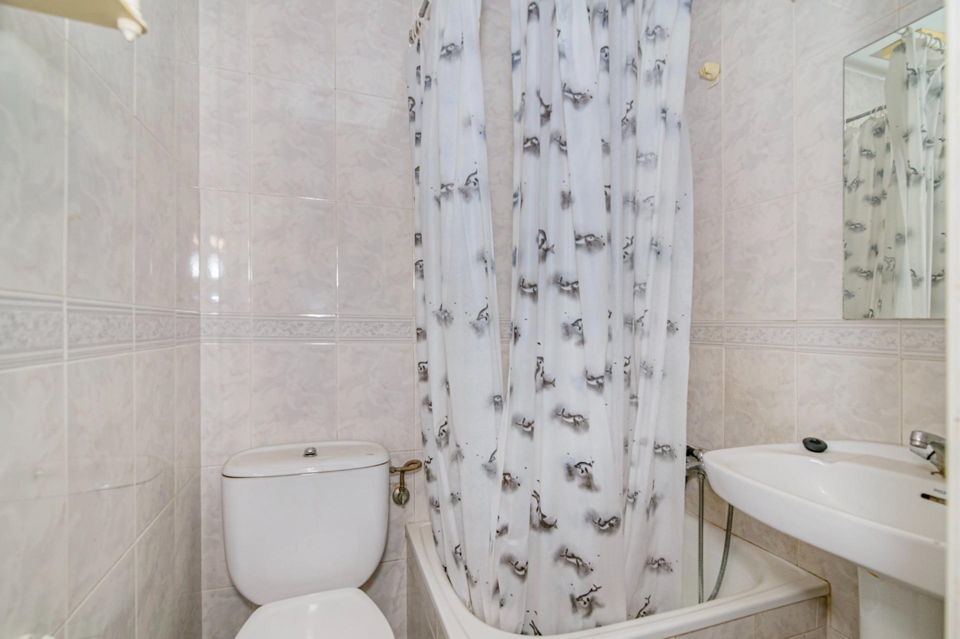 Amplio Chalet en Zaidín, Granada - Oportunidad de Inversión - foto 26