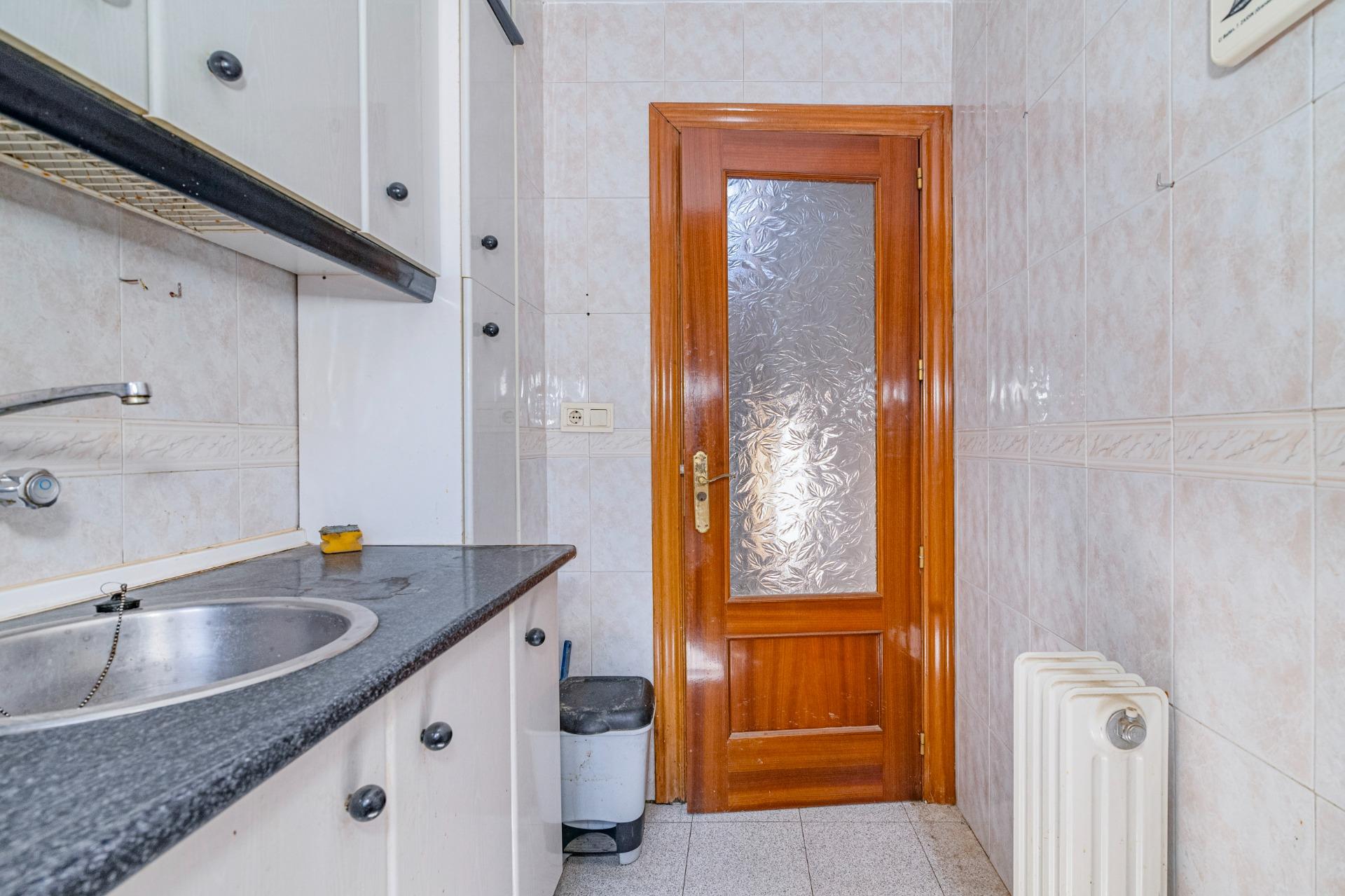 Amplio Chalet en Zaidín, Granada - Oportunidad de Inversión - foto 32