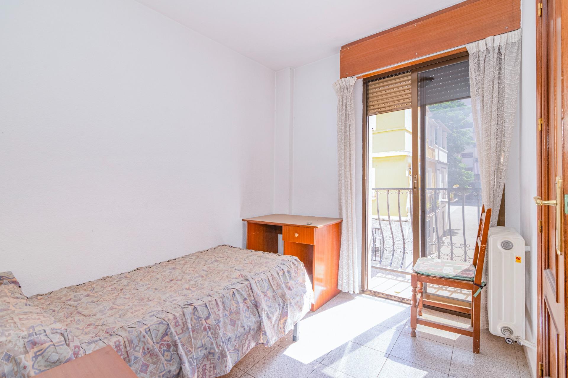 Amplio Chalet en Zaidín, Granada - Oportunidad de Inversión - foto 33