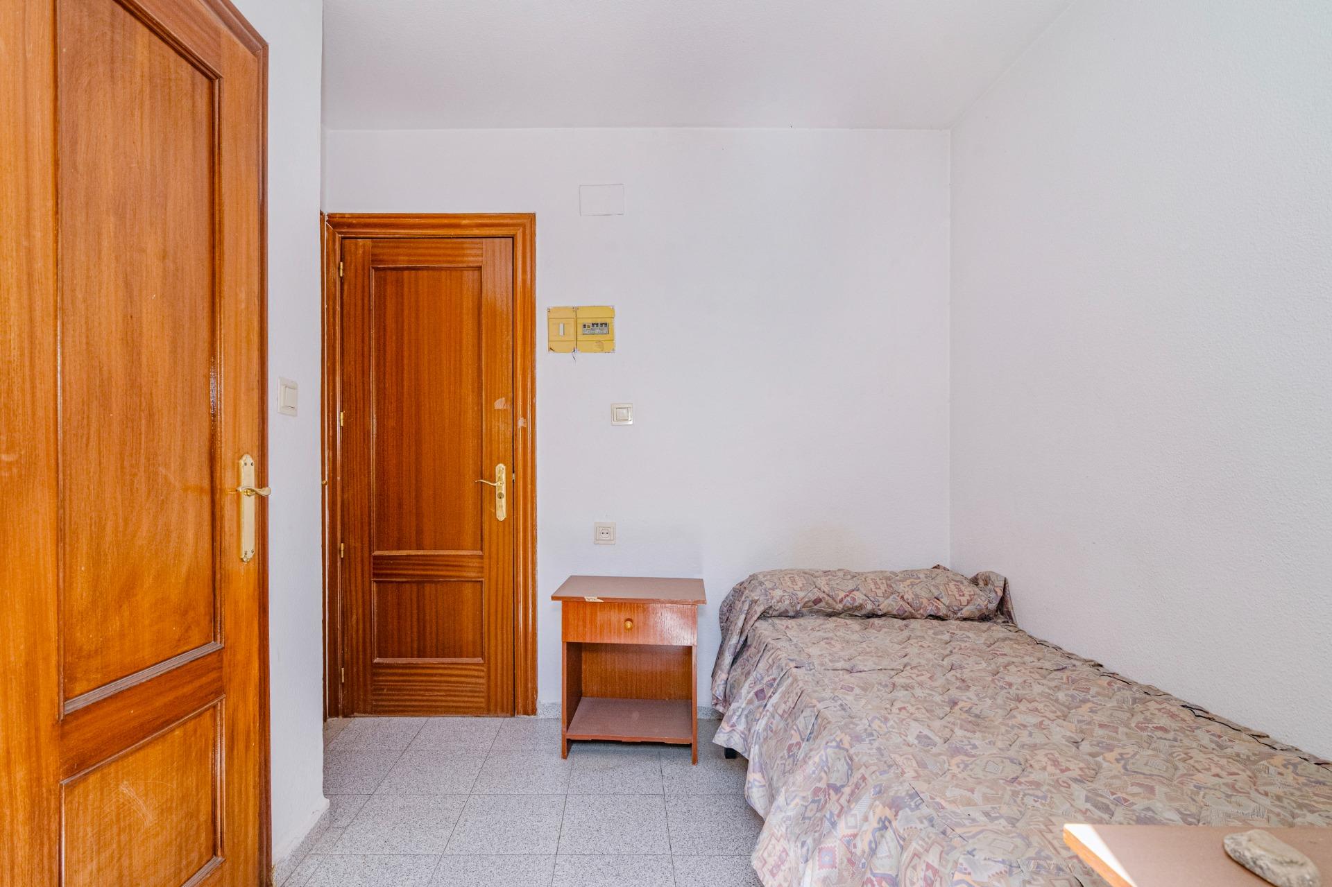Amplio Chalet en Zaidín, Granada - Oportunidad de Inversión - foto 34