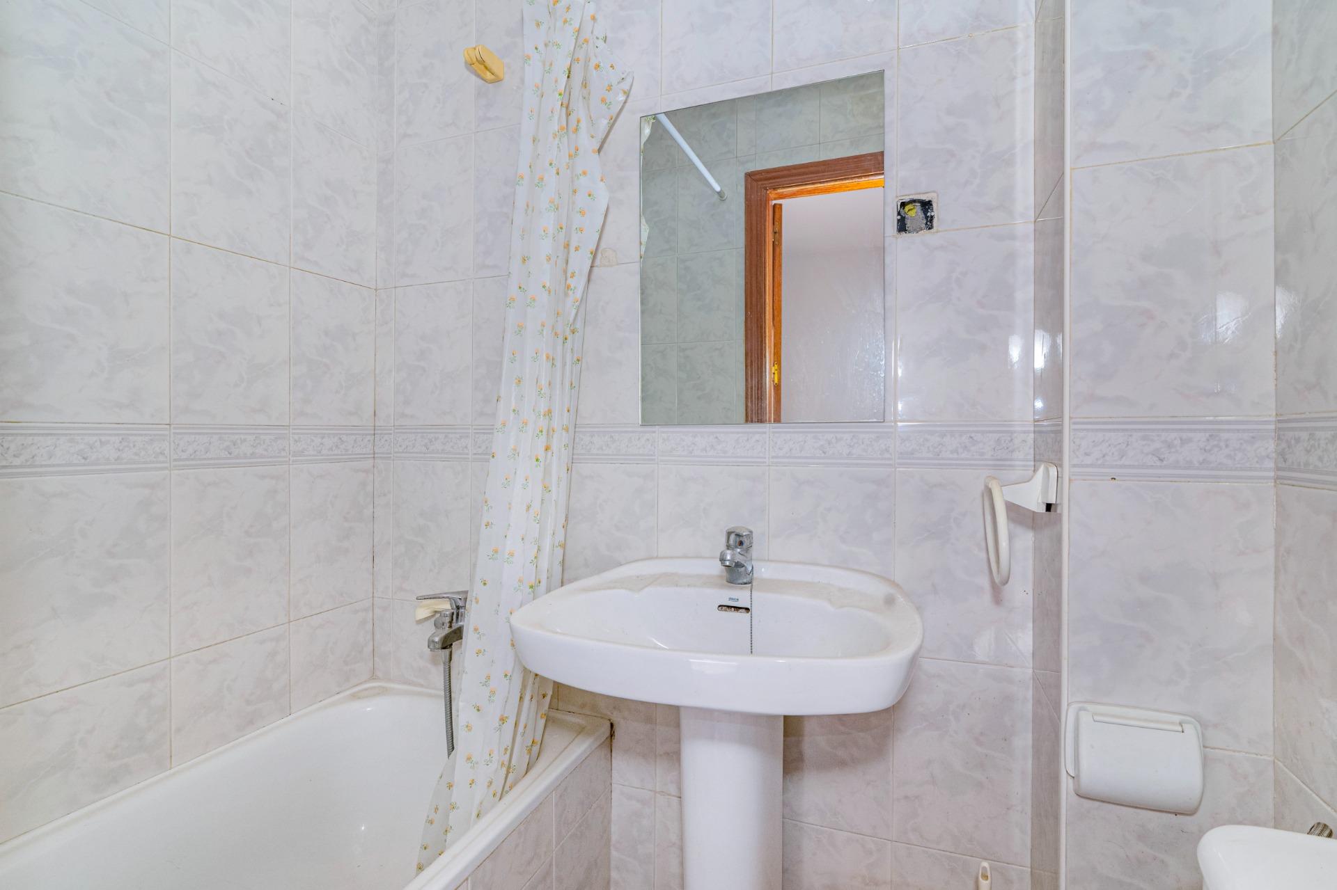 Amplio Chalet en Zaidín, Granada - Oportunidad de Inversión - foto 35
