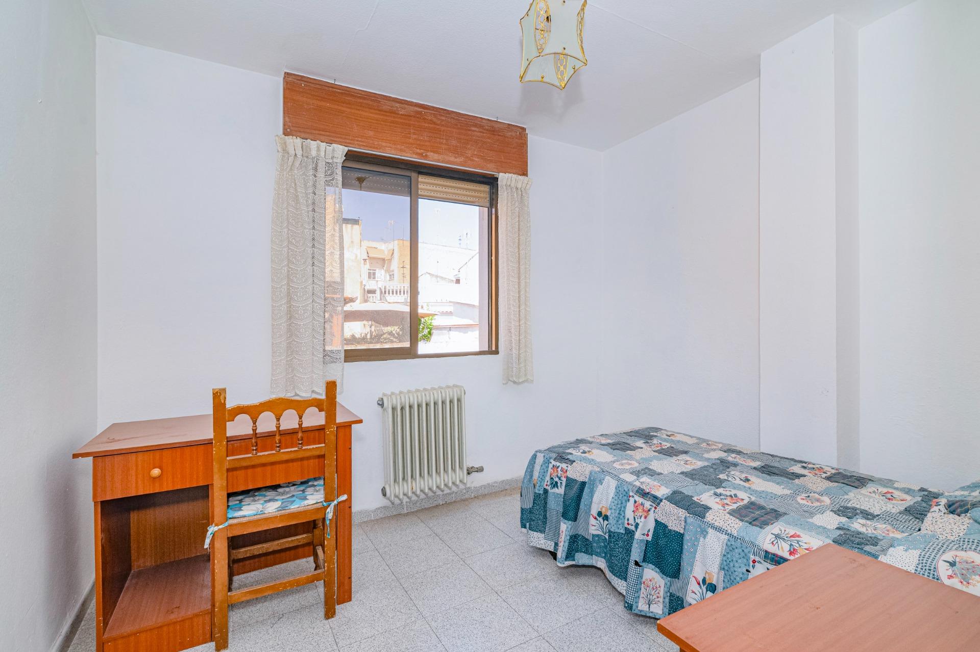 Amplio Chalet en Zaidín, Granada - Oportunidad de Inversión - foto 36