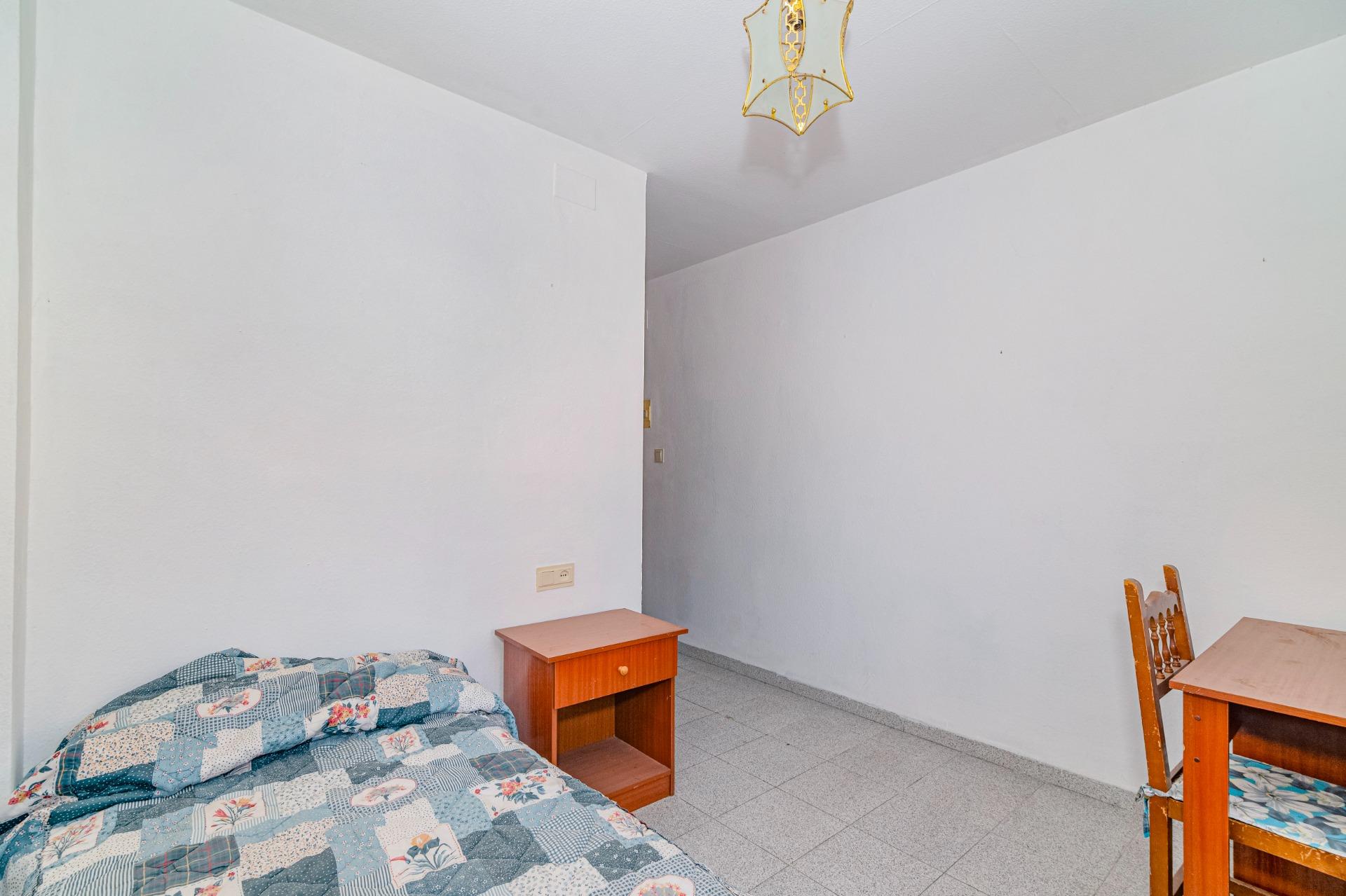 Amplio Chalet en Zaidín, Granada - Oportunidad de Inversión - foto 37