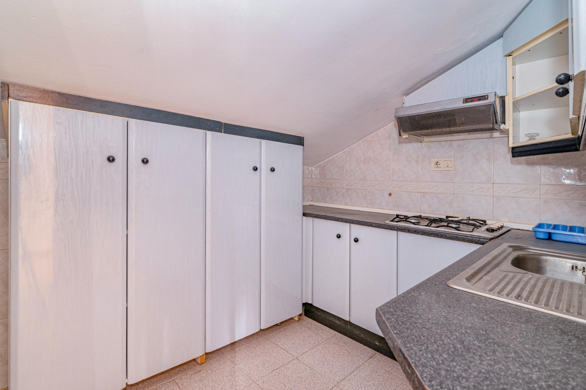 Amplio Chalet en Zaidín, Granada - Oportunidad de Inversión - foto 6